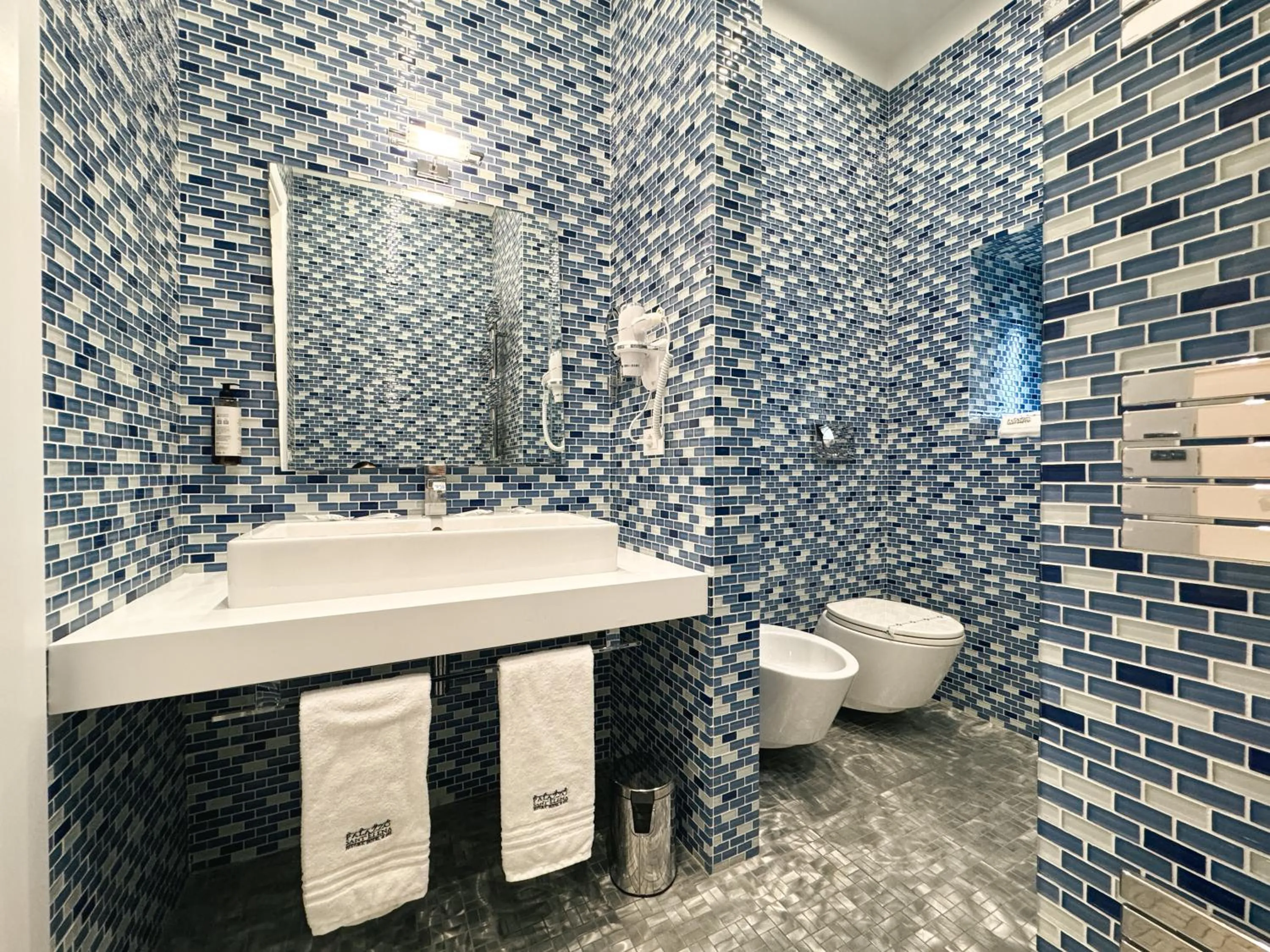 Bathroom in Palazzo Sant'Elena Historic Hotel