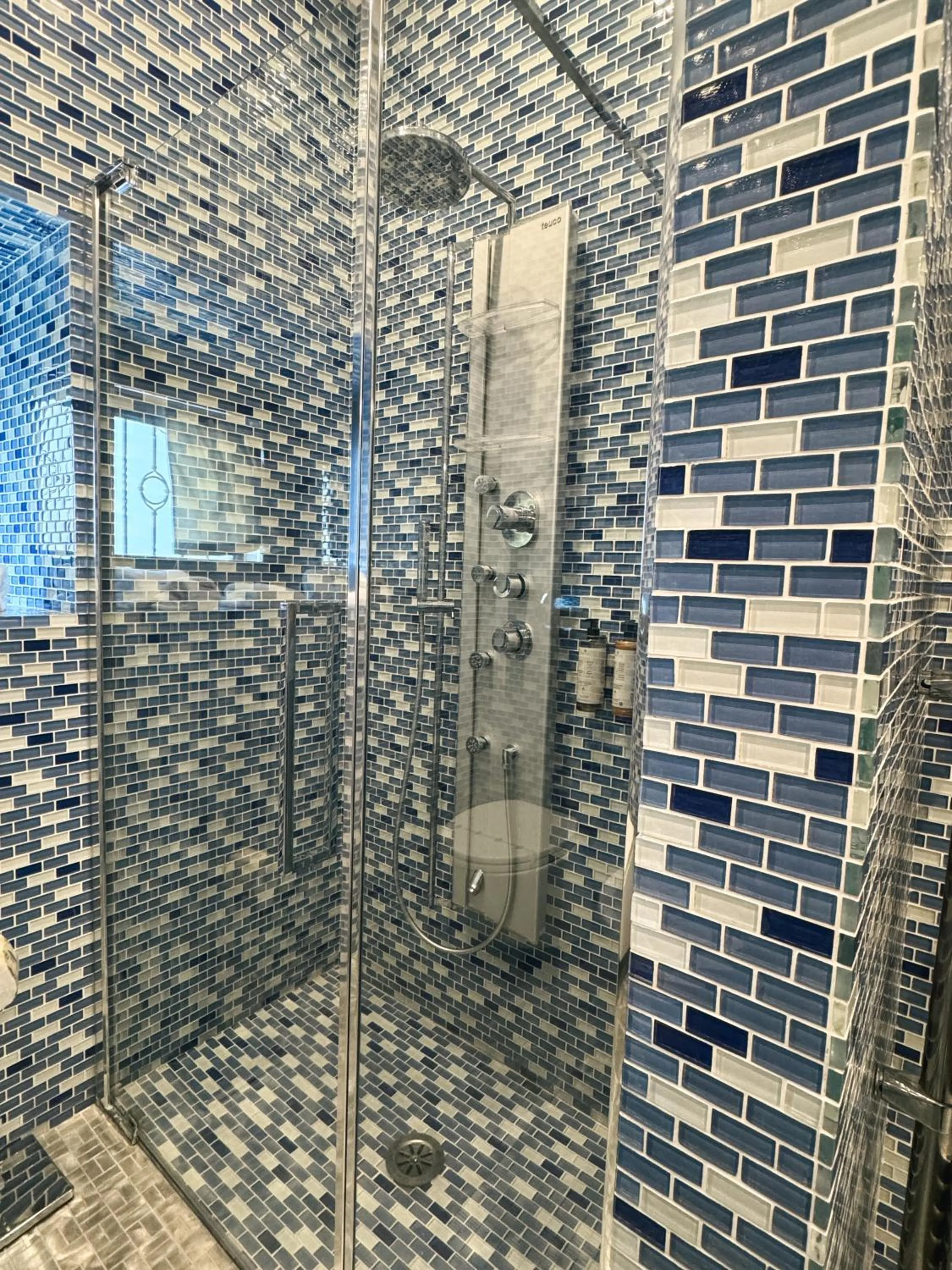 Shower in Palazzo Sant'Elena Historic Hotel