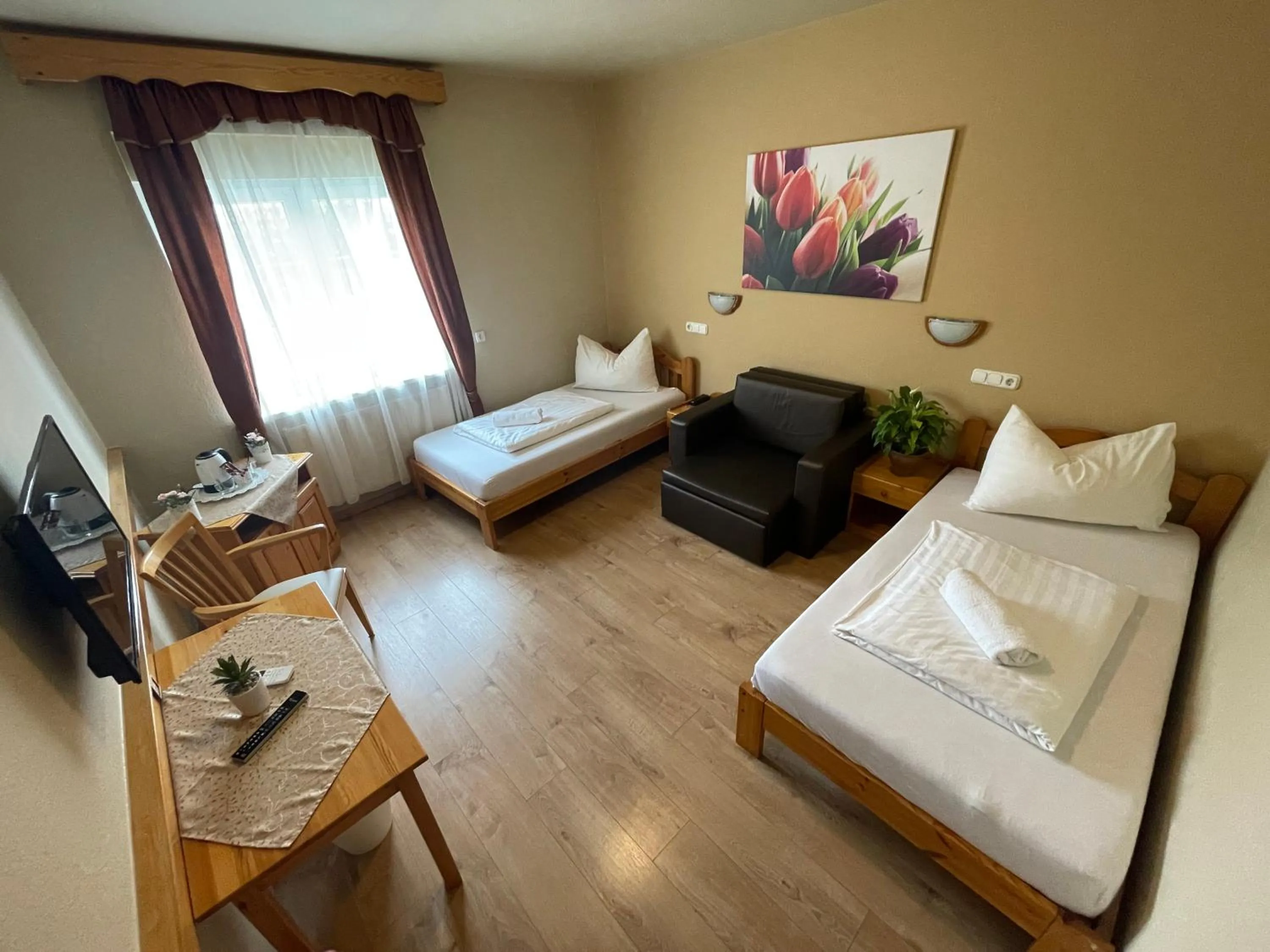 Bedroom, Bed in Hotel Karin