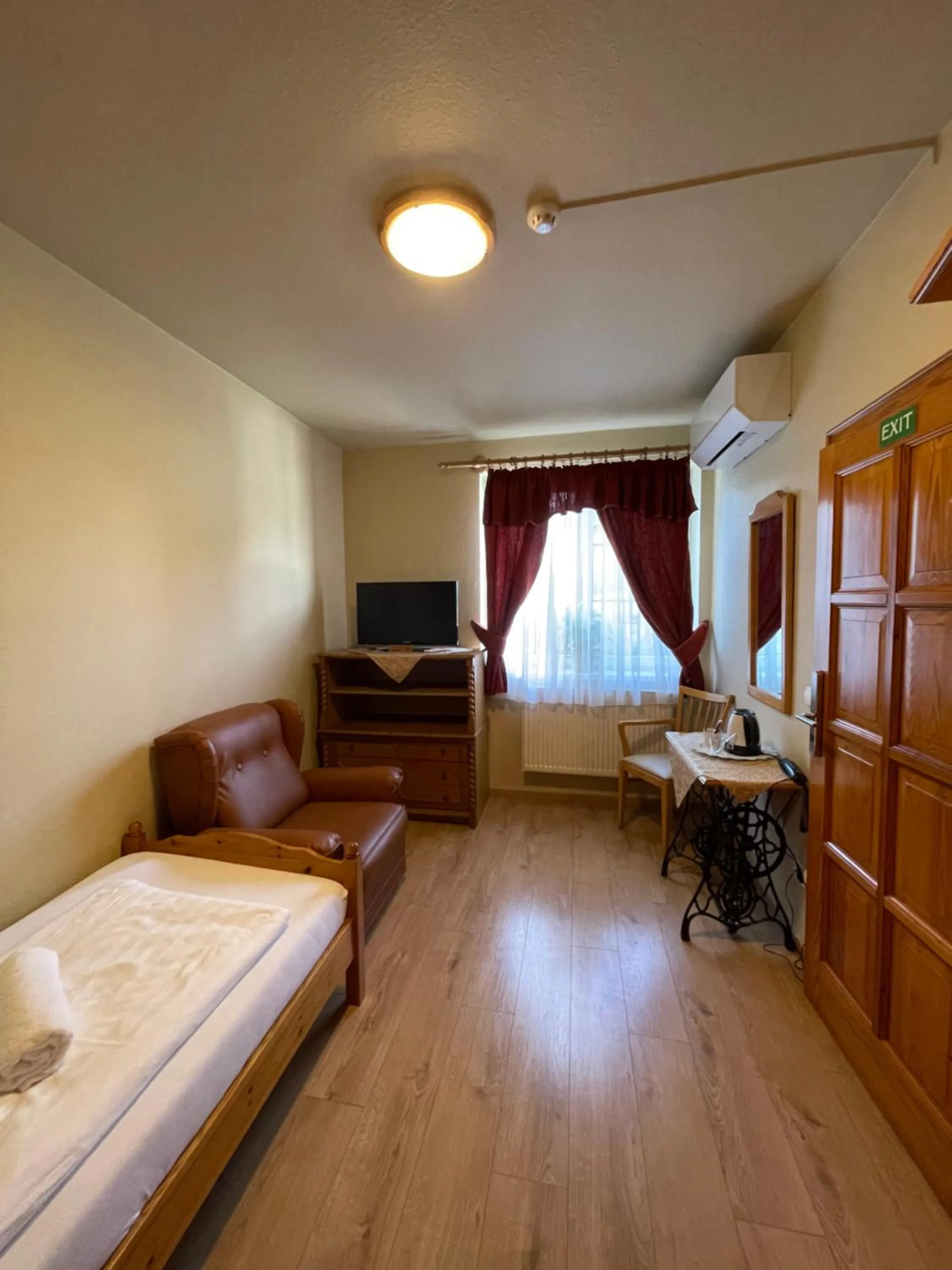 Other, Bed in Hotel Karin