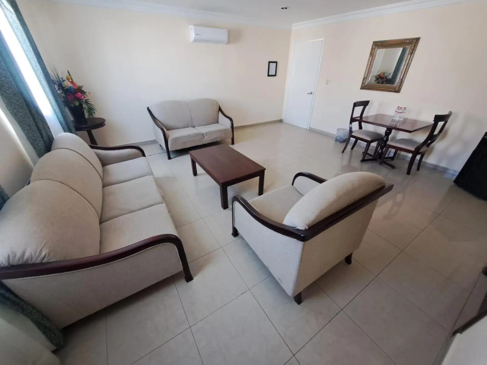 Living room in Hotel Confort Plaza