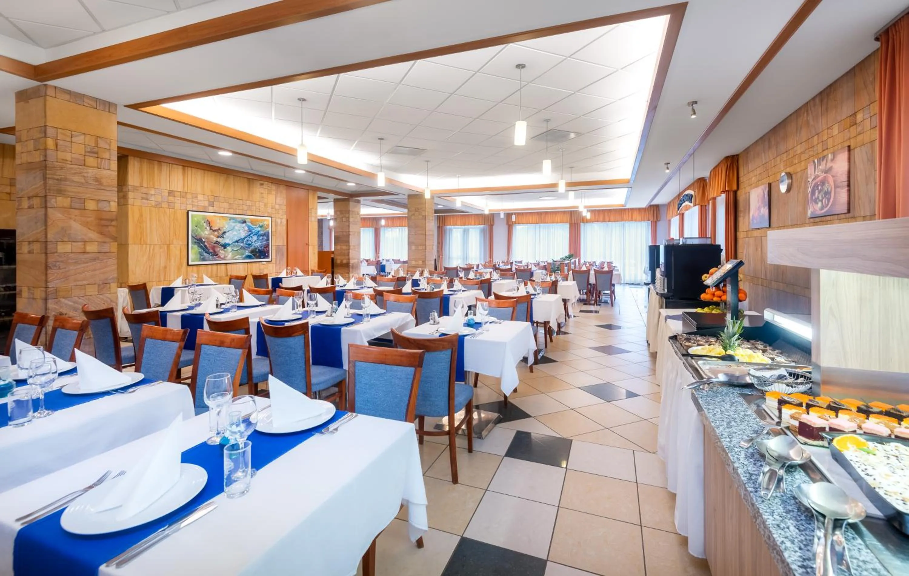 Restaurant/places to eat in Aquarell Hotel