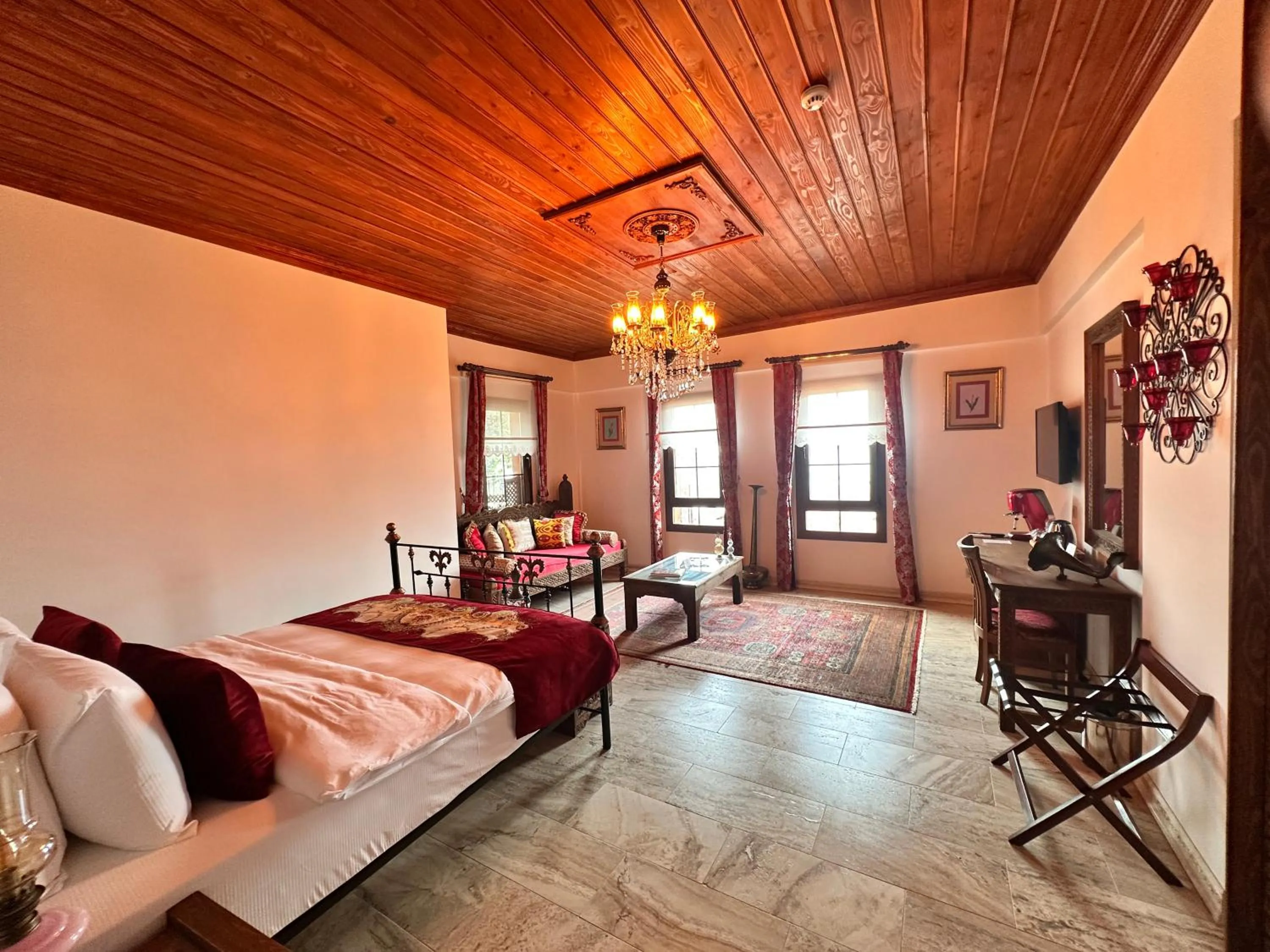 Photo of the whole room, Bed in Villa Ephesus Hotel