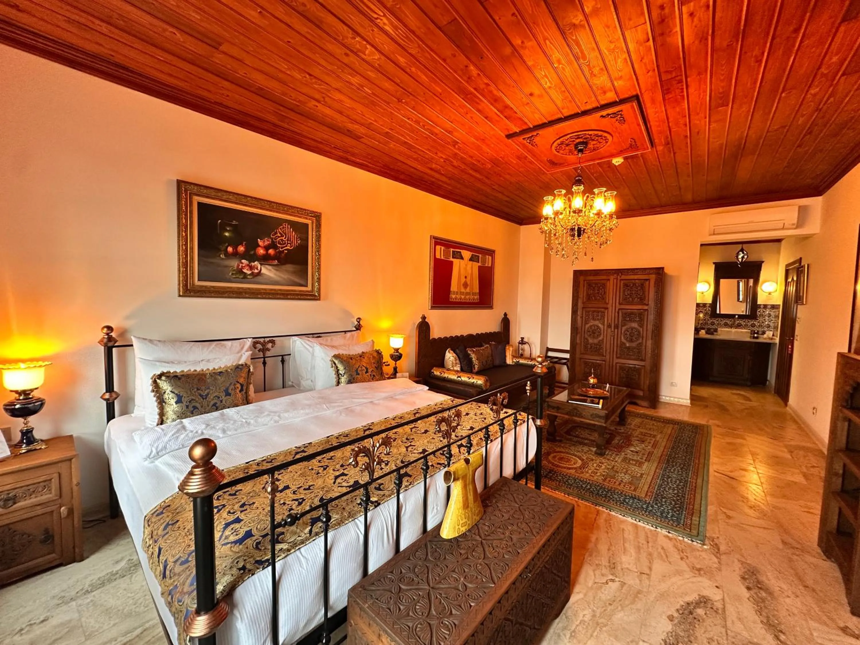 Photo of the whole room, Bed in Villa Ephesus Hotel