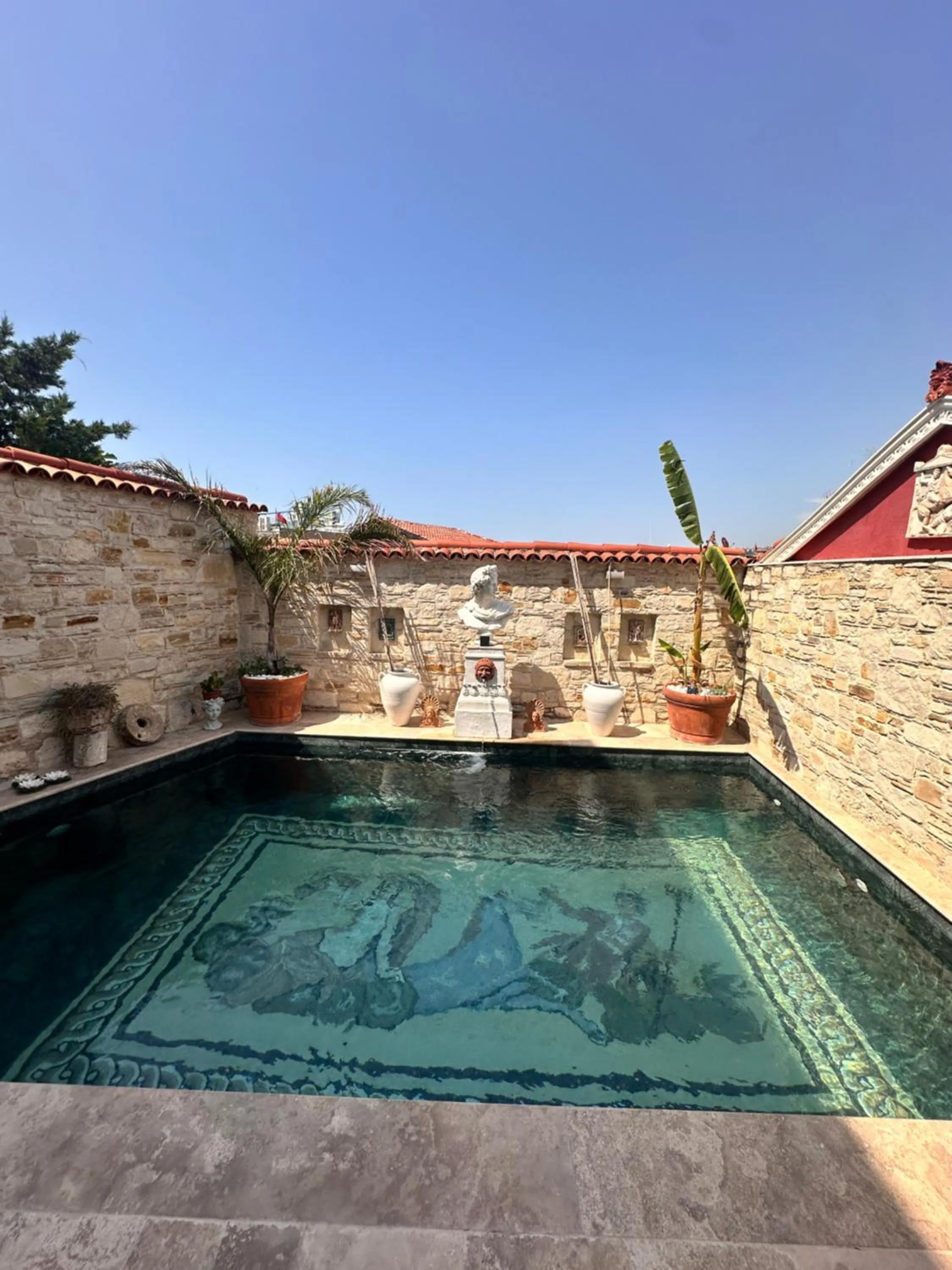 Swimming pool in Villa Ephesus Hotel