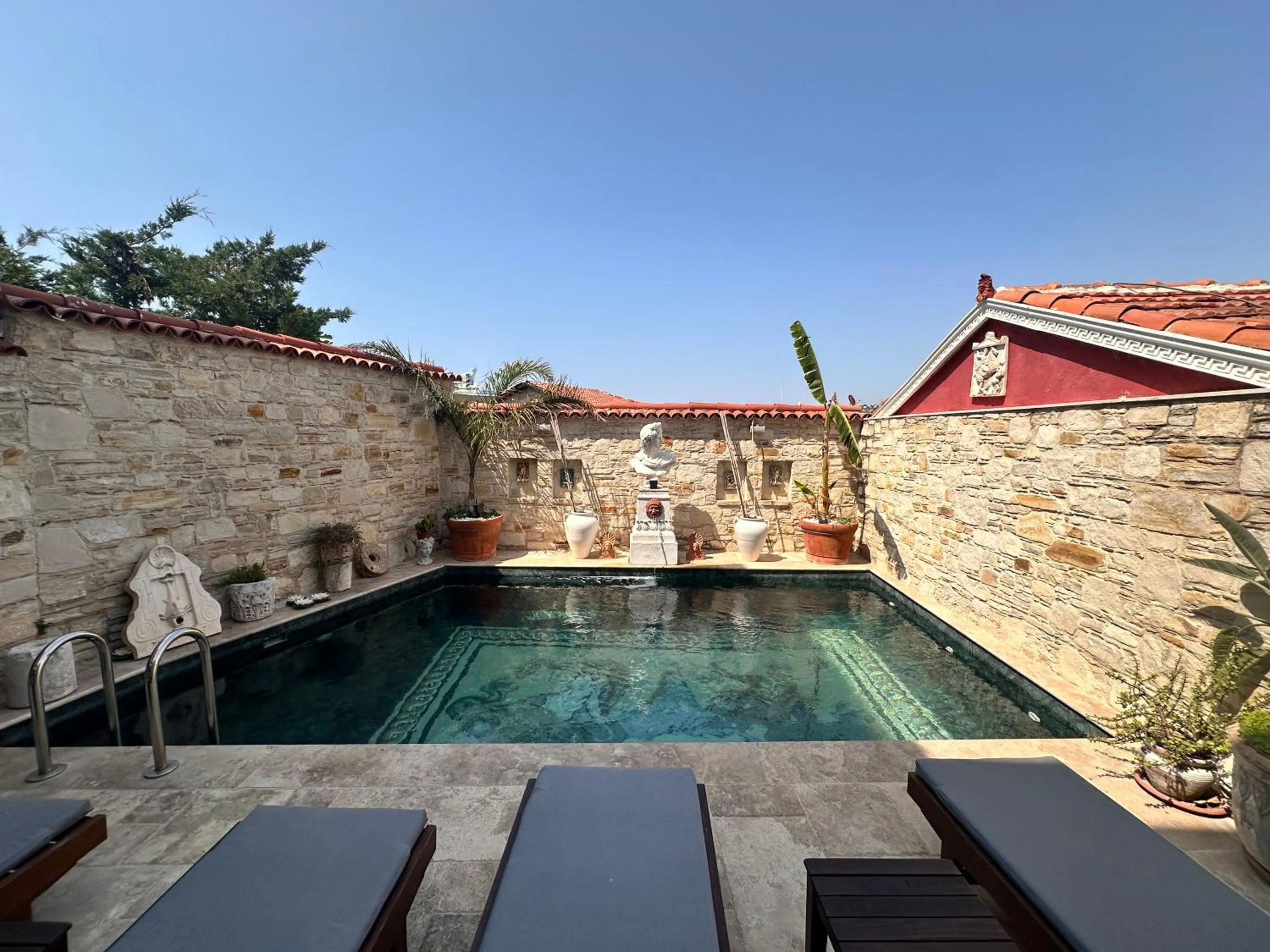 Swimming pool in Villa Ephesus Hotel