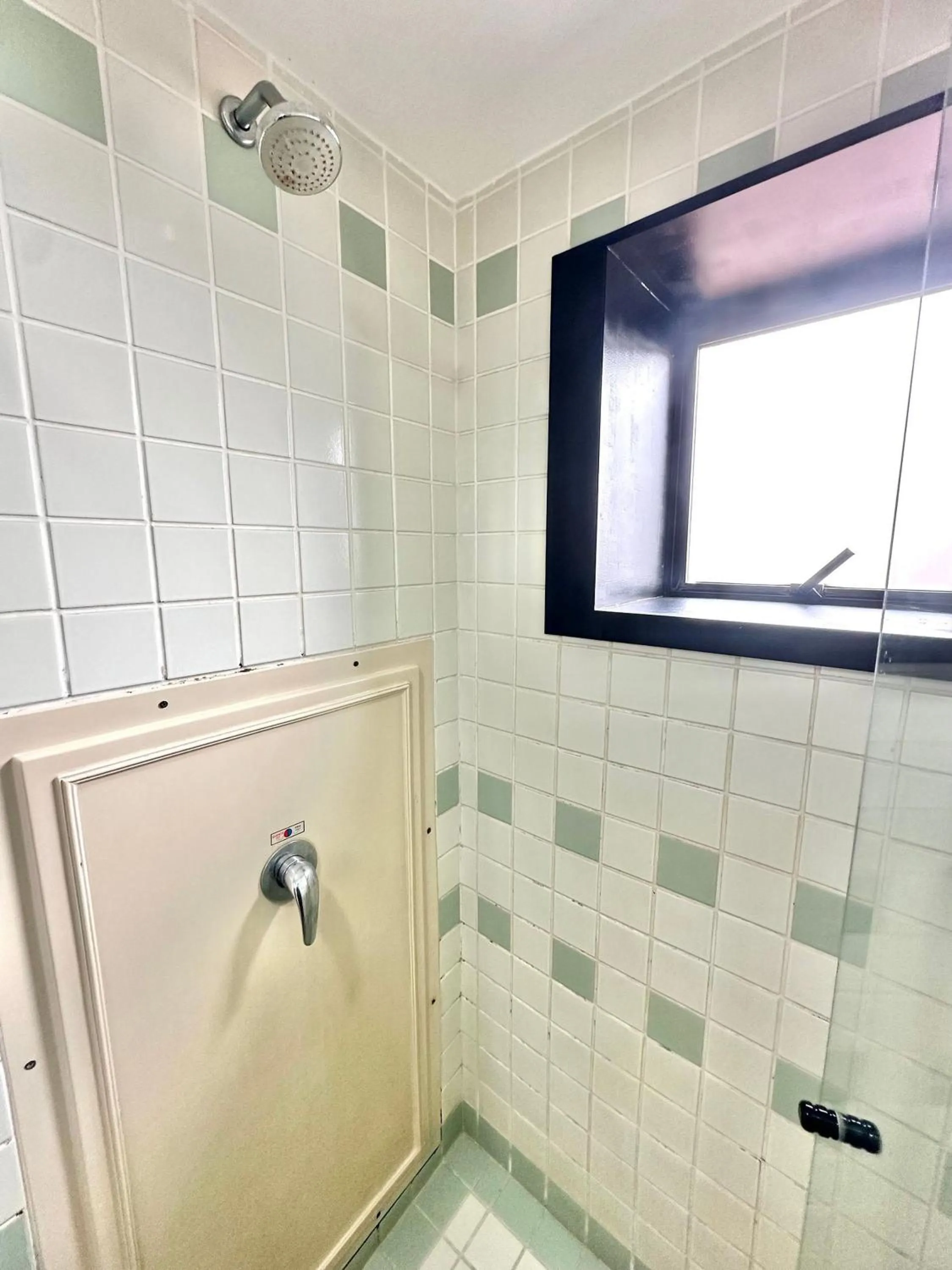 Bathroom in Flat Rua Borges Lagoa 1179 c/ garagem UH1008