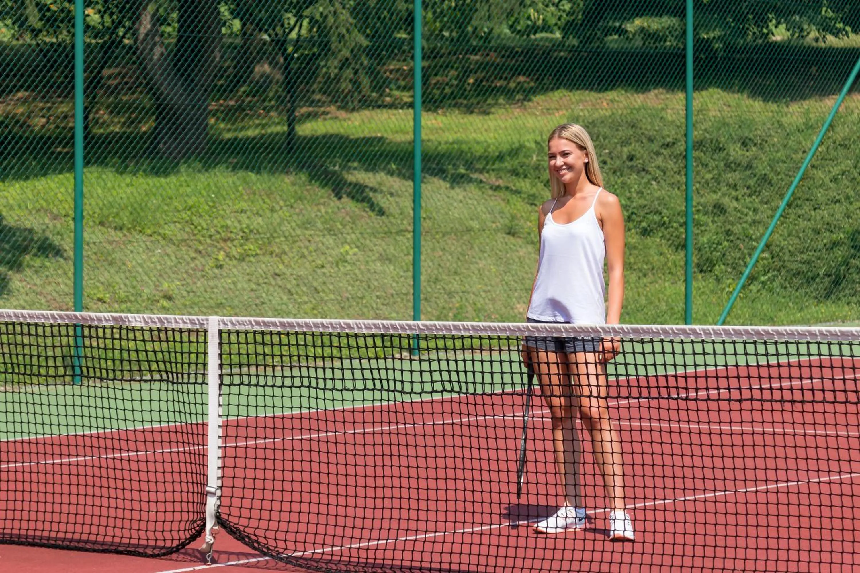 Tennis court in Castle Hotel Grof Degenfeld Superior