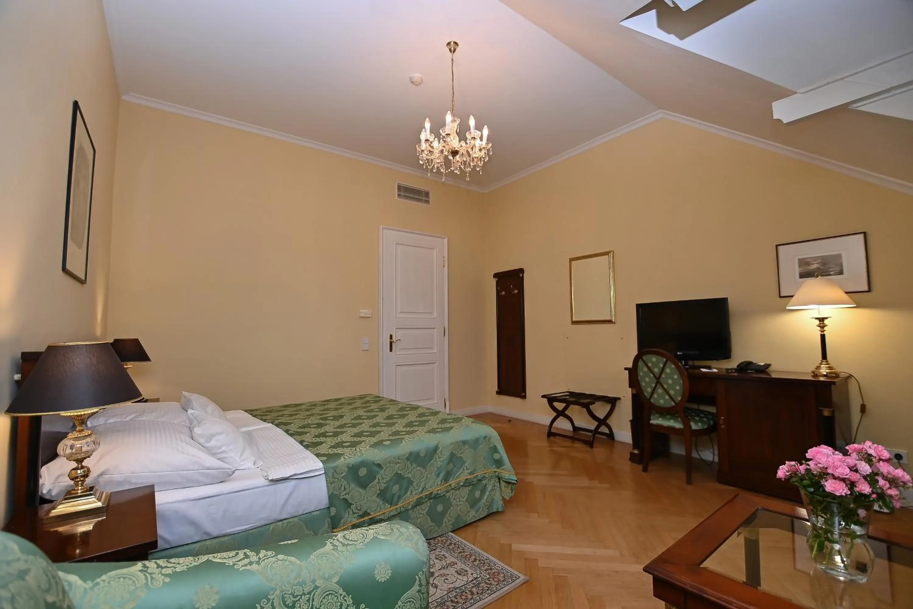 TV and multimedia, Bed in Castle Hotel Grof Degenfeld Superior