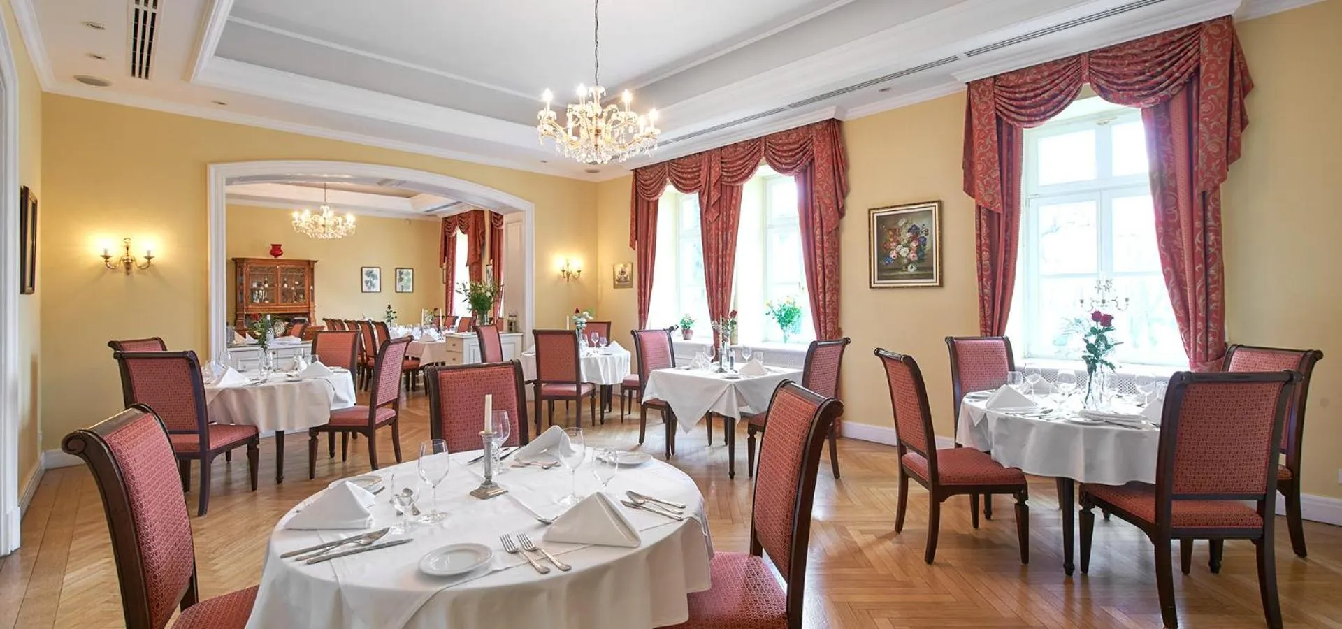 Restaurant/places to eat in Castle Hotel Grof Degenfeld Superior