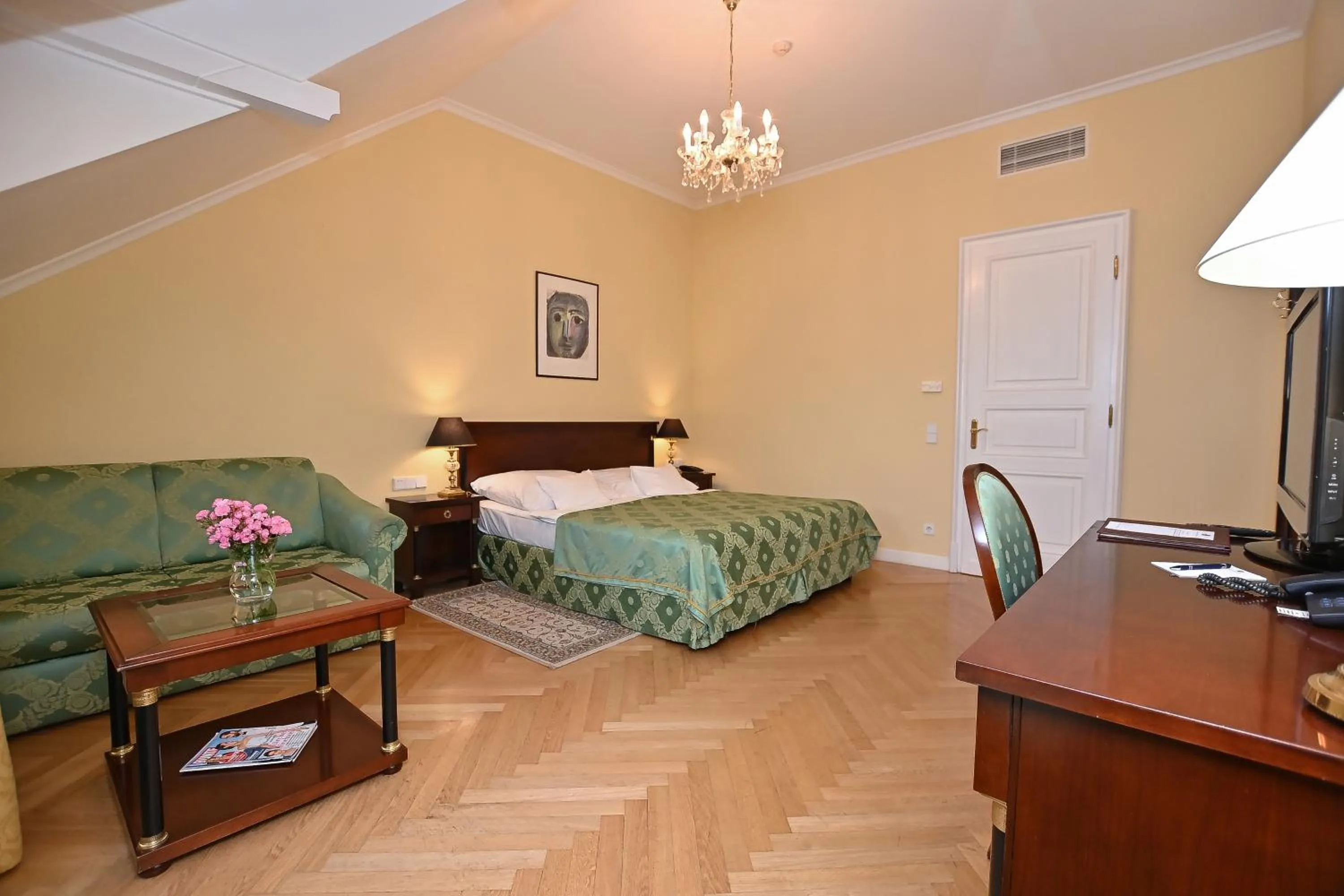 Photo of the whole room, Bed in Castle Hotel Grof Degenfeld Superior