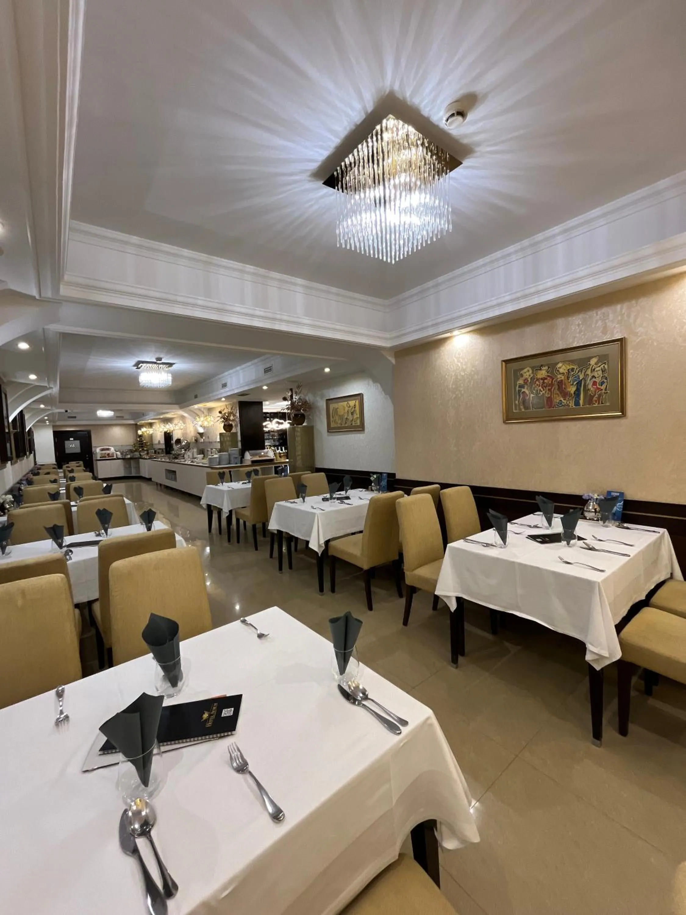 Restaurant/places to eat in Hotel Aurum