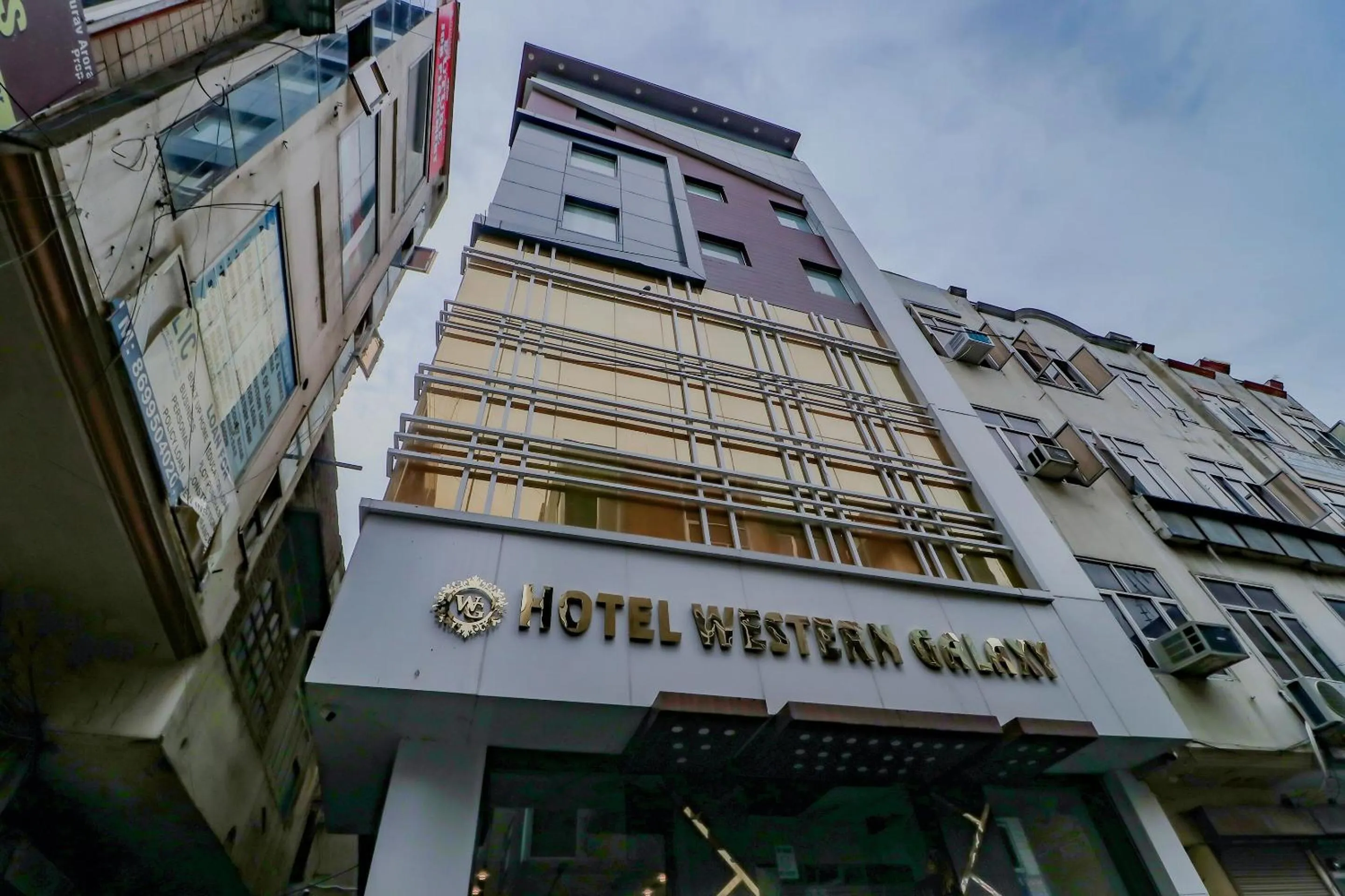 Facade/entrance in Capital O Western Galaxy