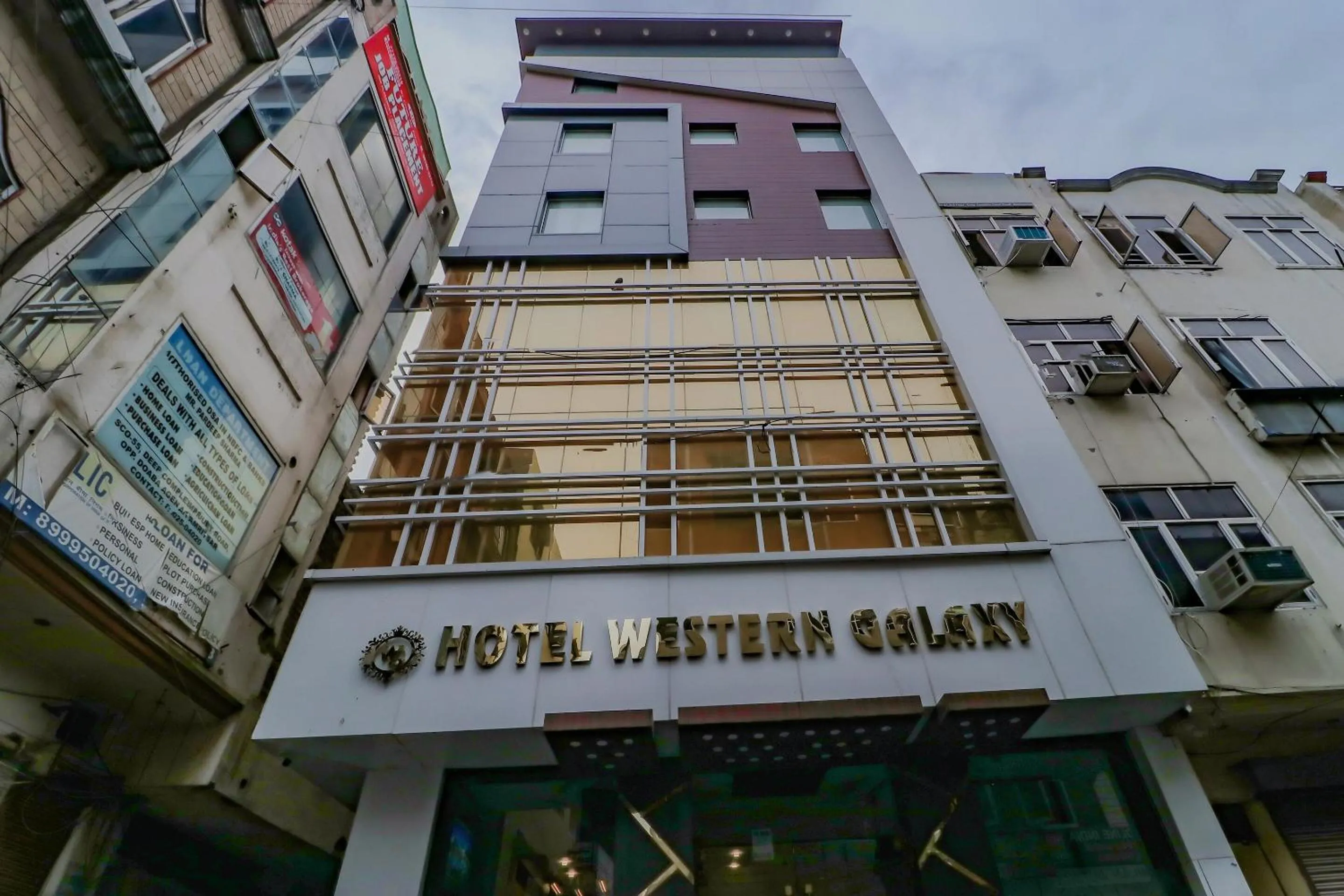 Facade/entrance in Capital O Western Galaxy