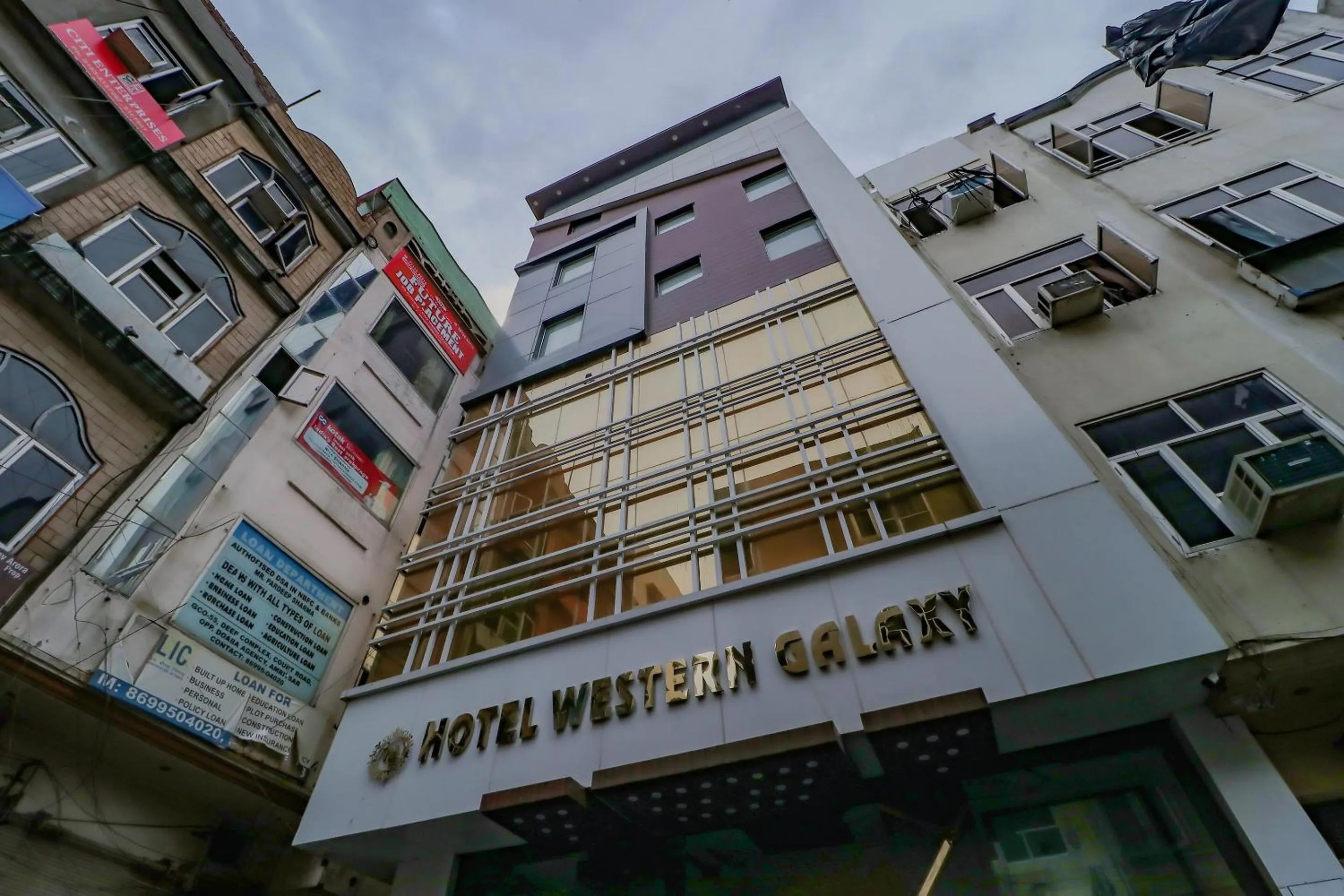 Facade/entrance in Capital O Western Galaxy