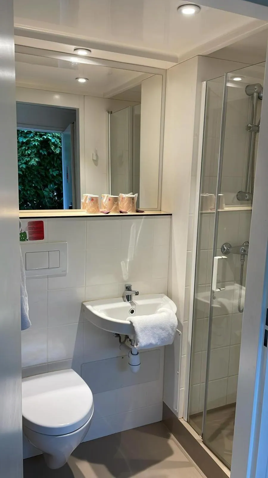 Shower in Fasthotel Albertville