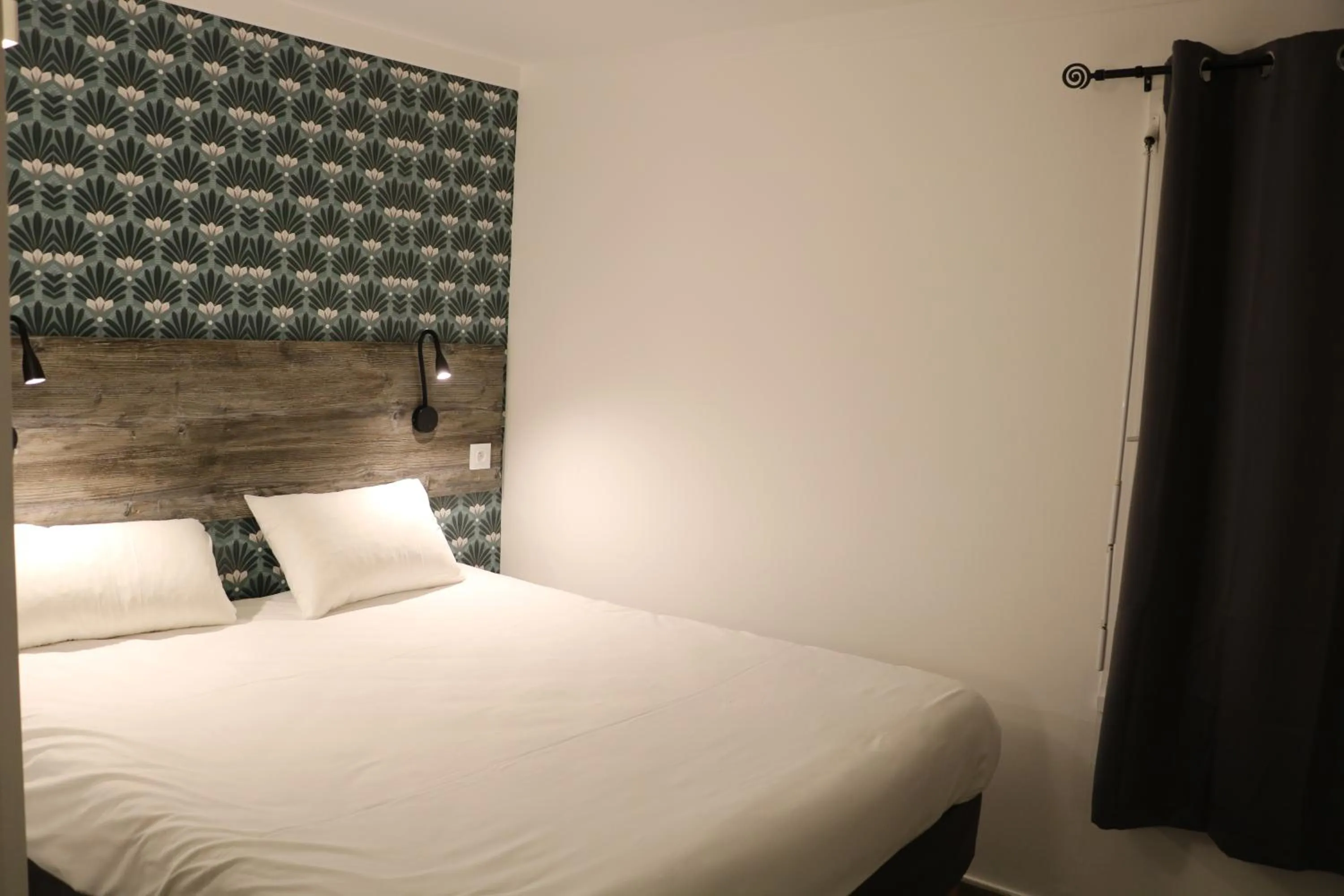 Bedroom, Bed in Fasthotel Albertville