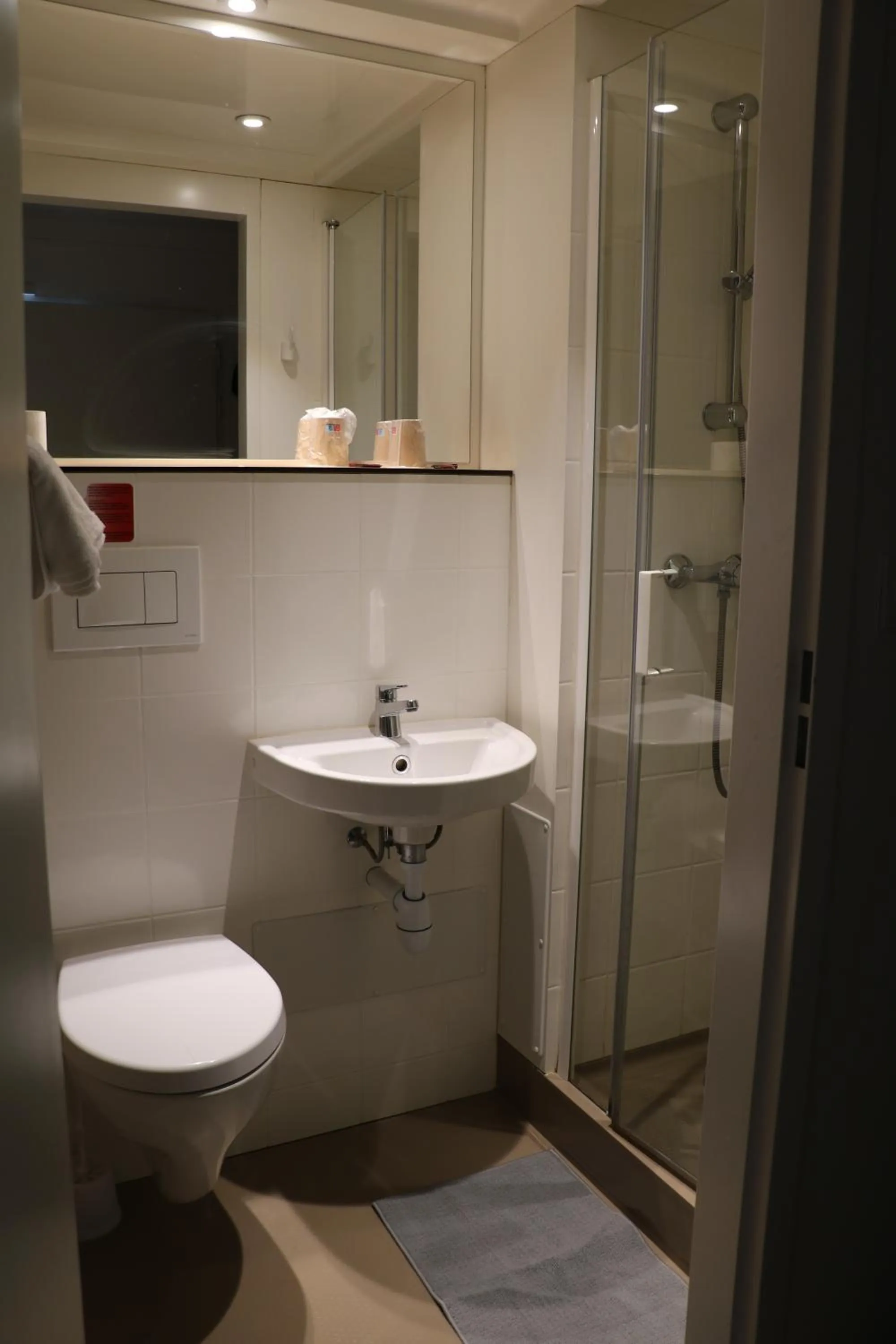 Shower in Fasthotel Albertville