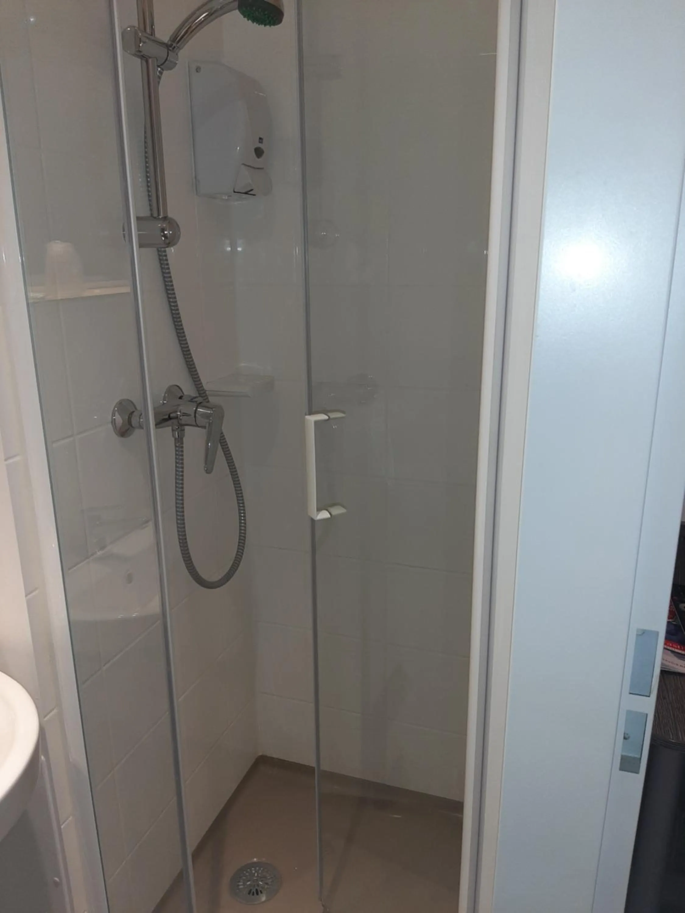 Shower in Fasthotel Albertville