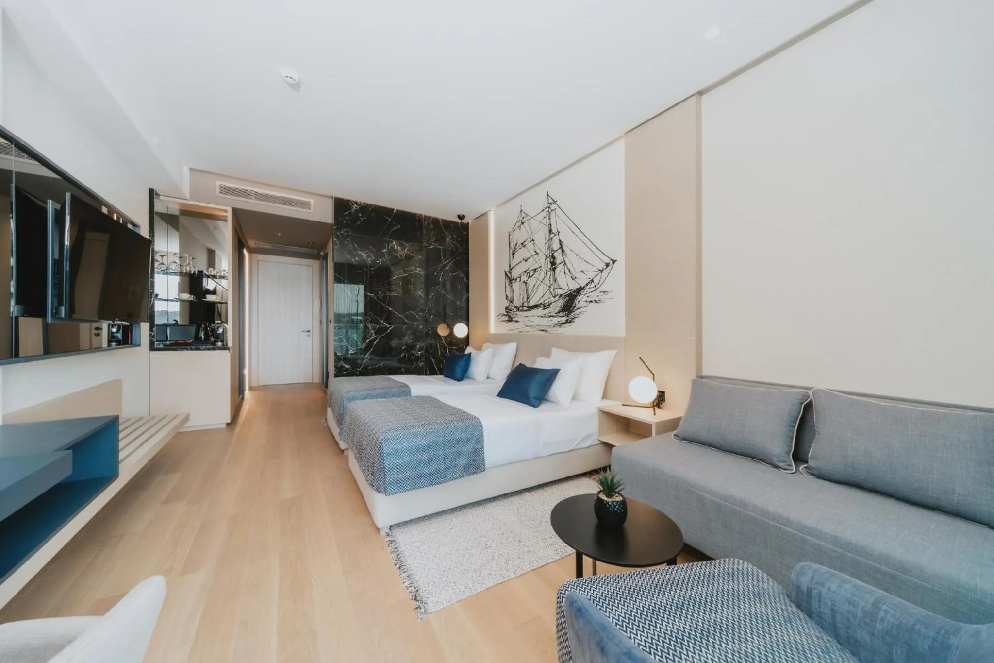 Photo of the whole room in Katamare Hotel