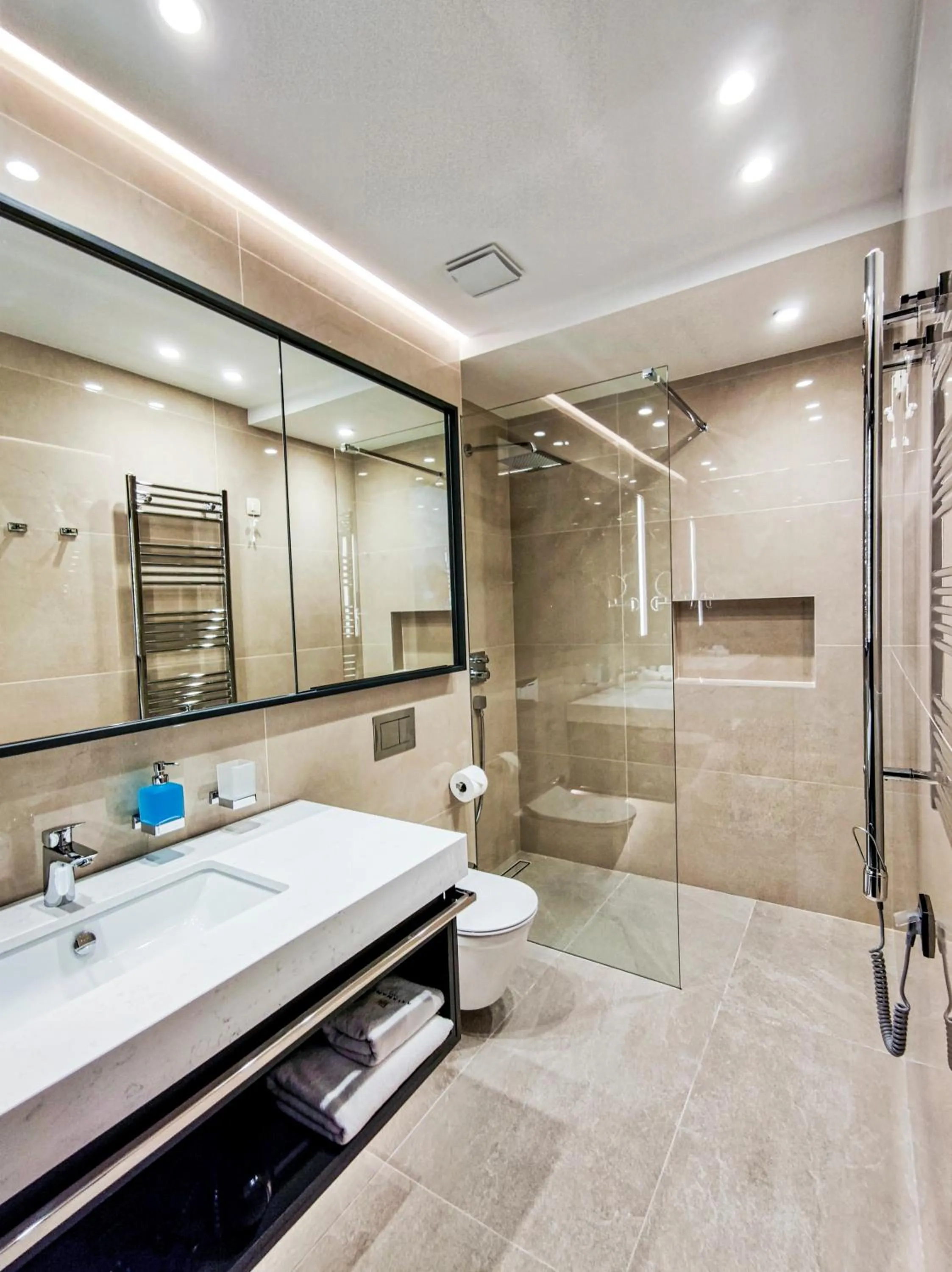 Bathroom in Katamare Hotel