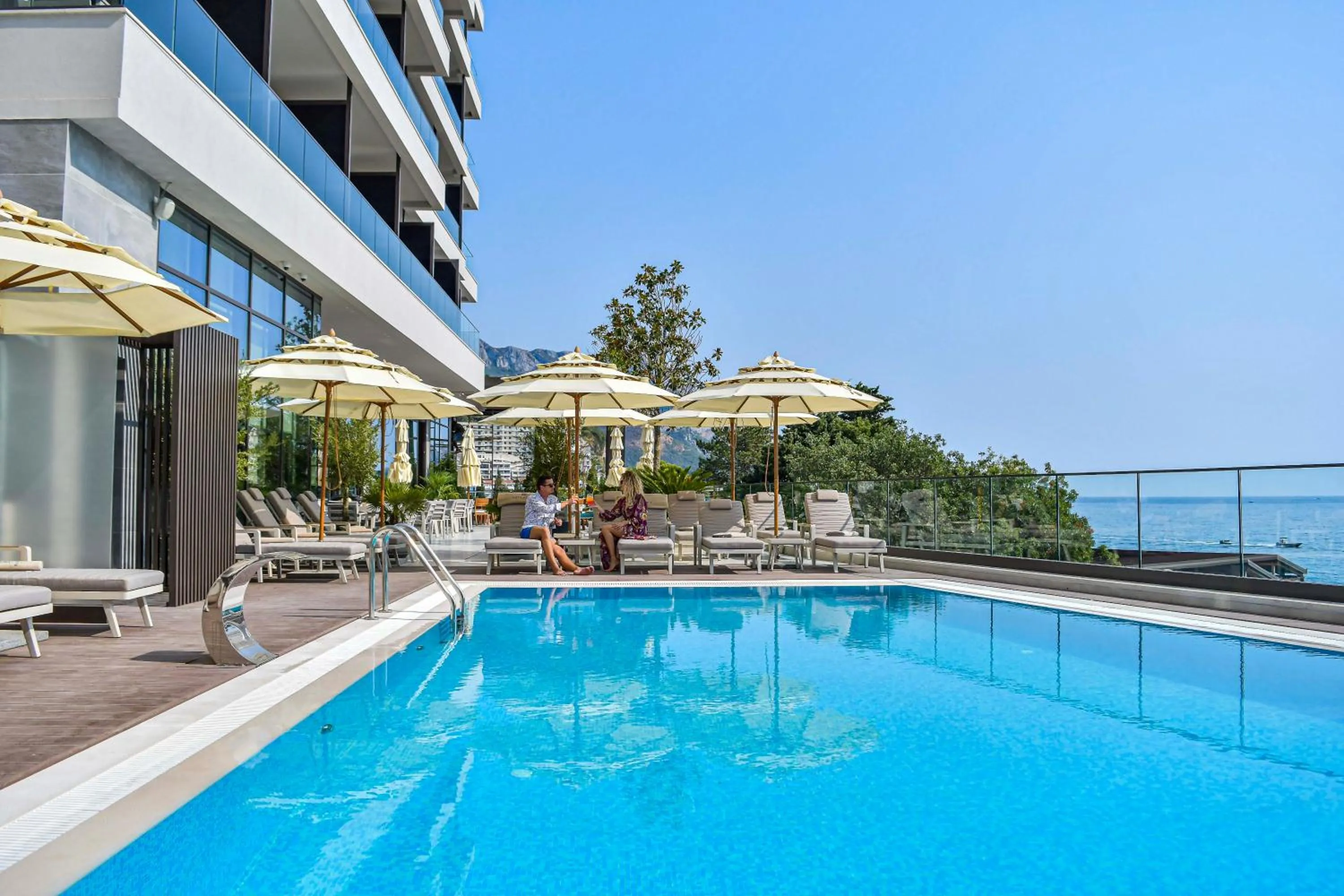 Swimming pool in Katamare Hotel