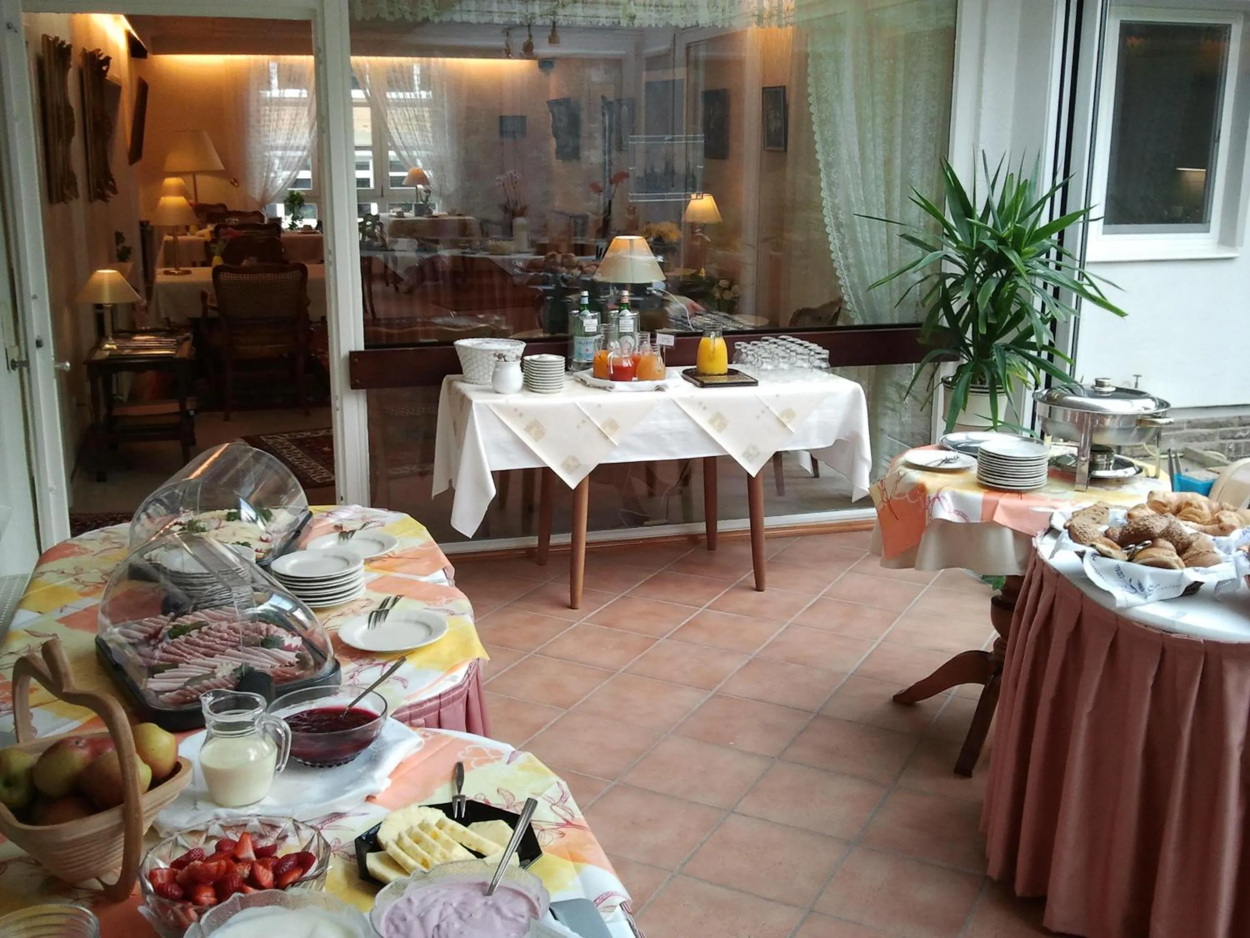 Buffet breakfast in Hotel Ohrberg
