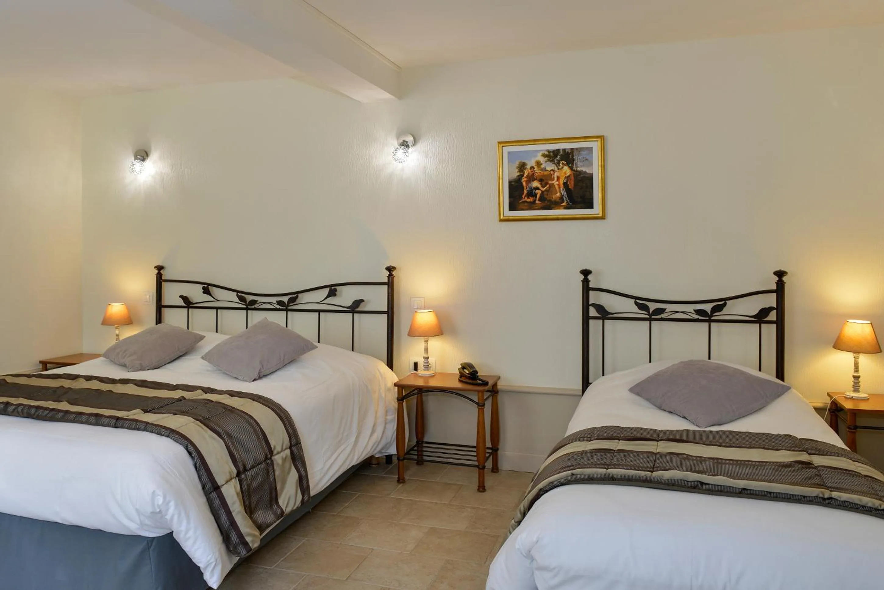 Bed in Logis Manoir De La Giraudière