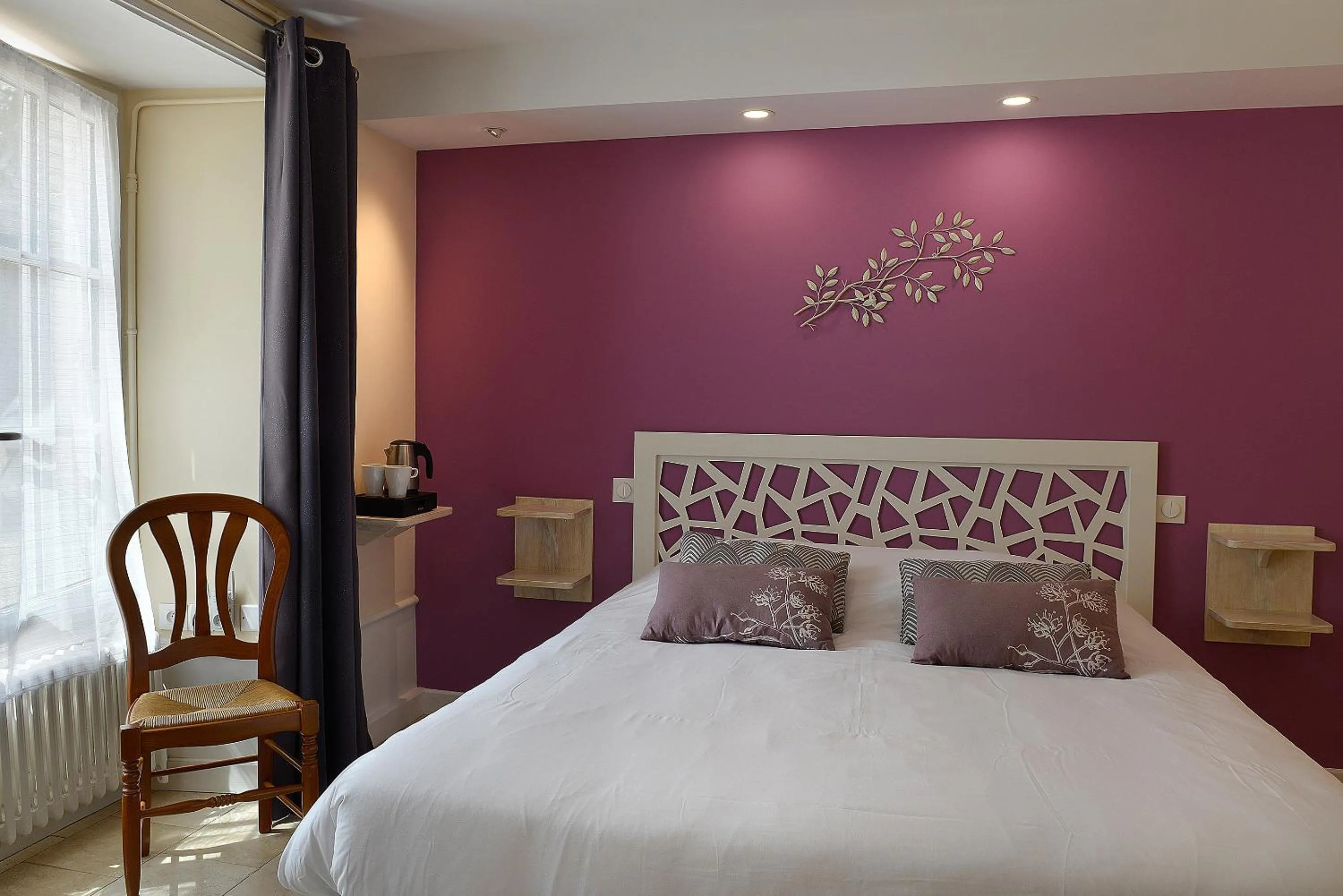 Bed in Logis Manoir De La Giraudière