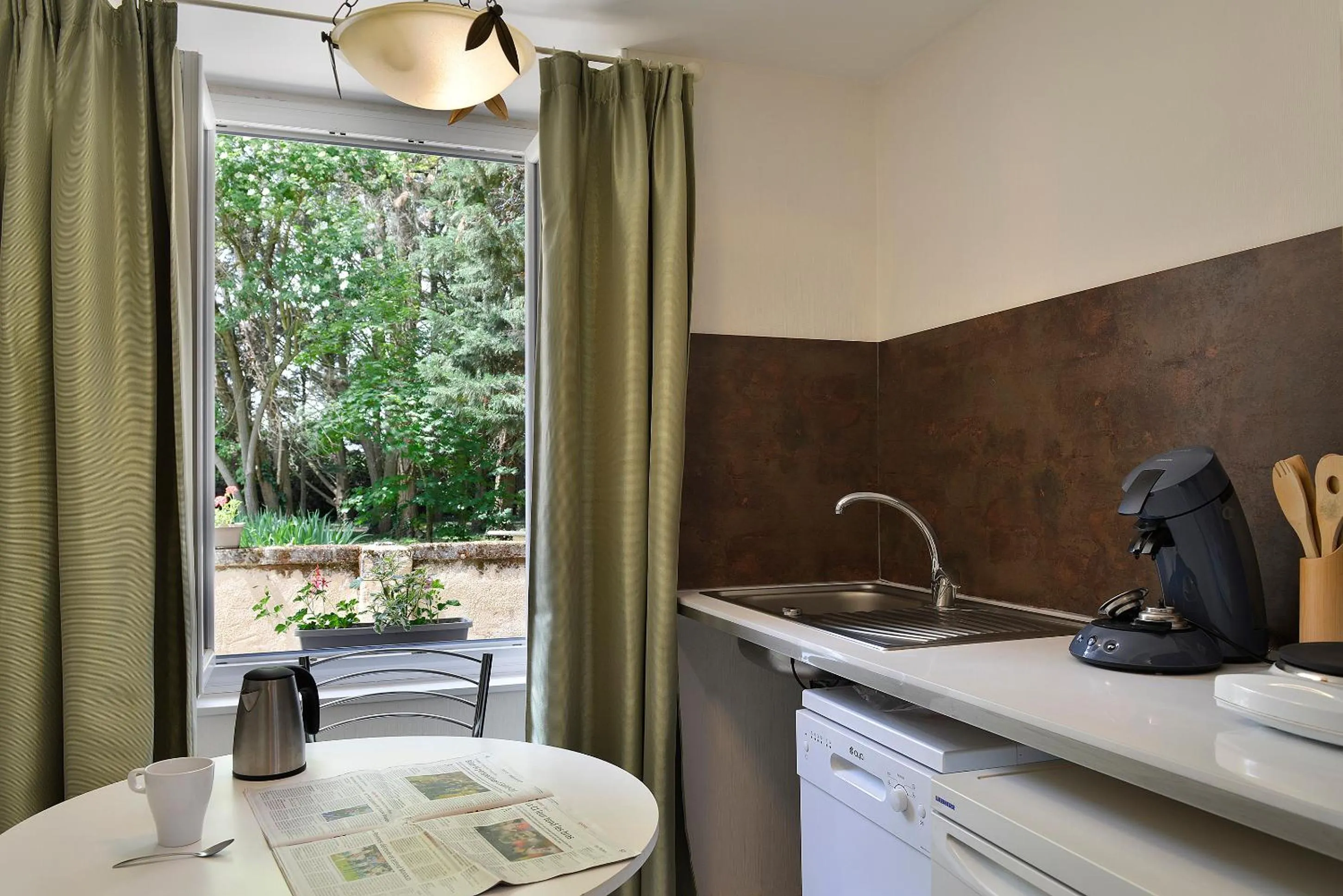 Kitchen or kitchenette in Logis Manoir De La Giraudière