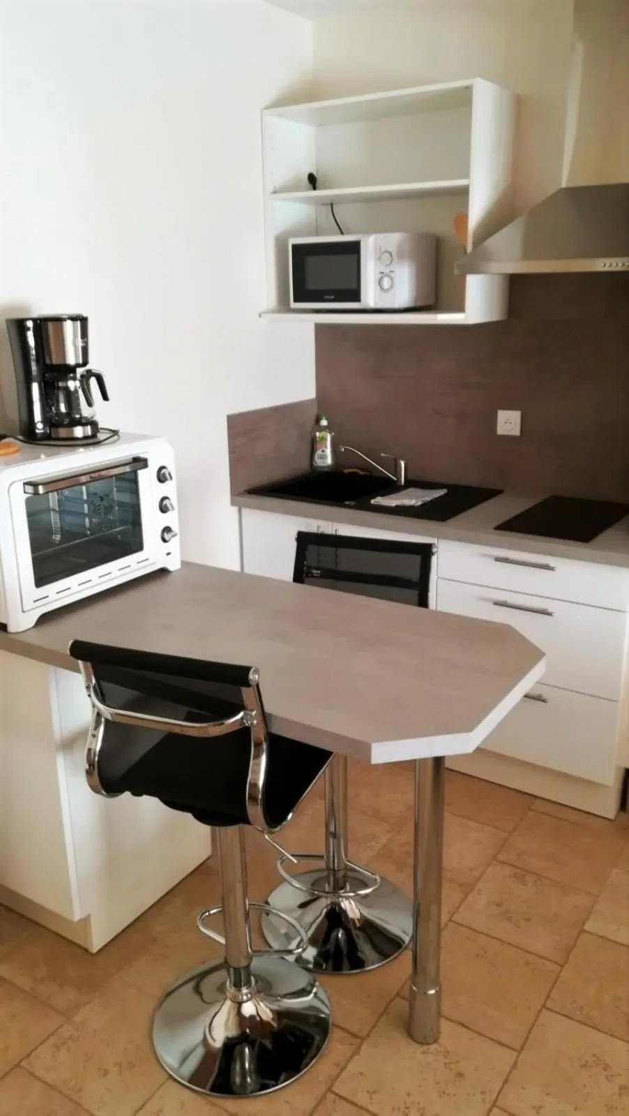 Kitchen or kitchenette in Logis Manoir De La Giraudière