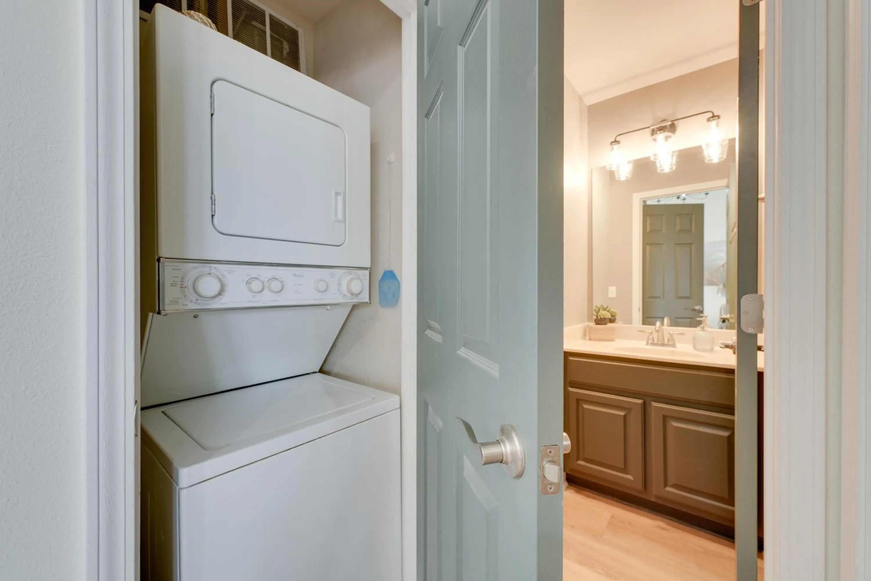 Relax Fireside Getaway 2 Mi to Silver Dollar City