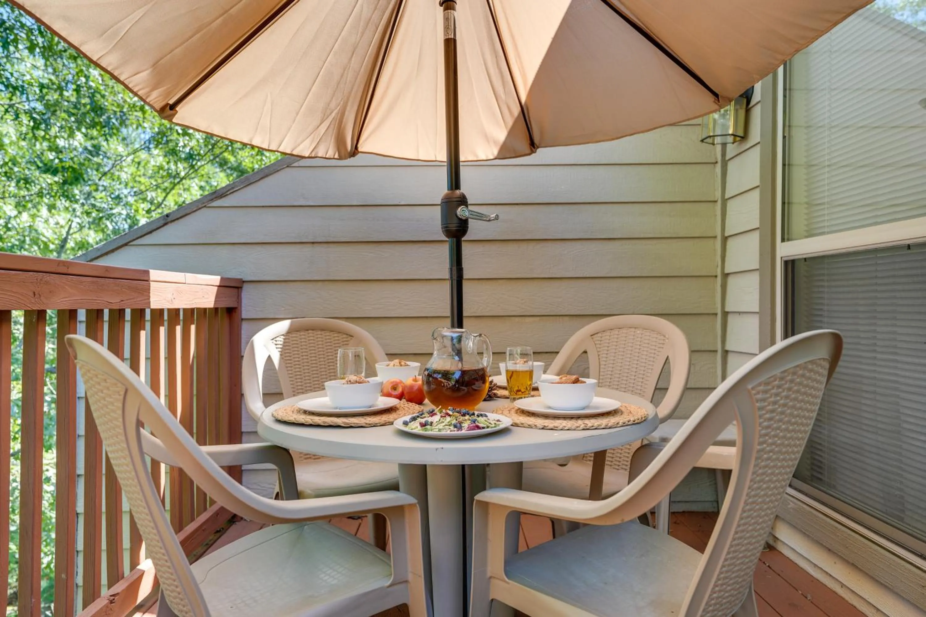 Relax Fireside Getaway 2 Mi to Silver Dollar City