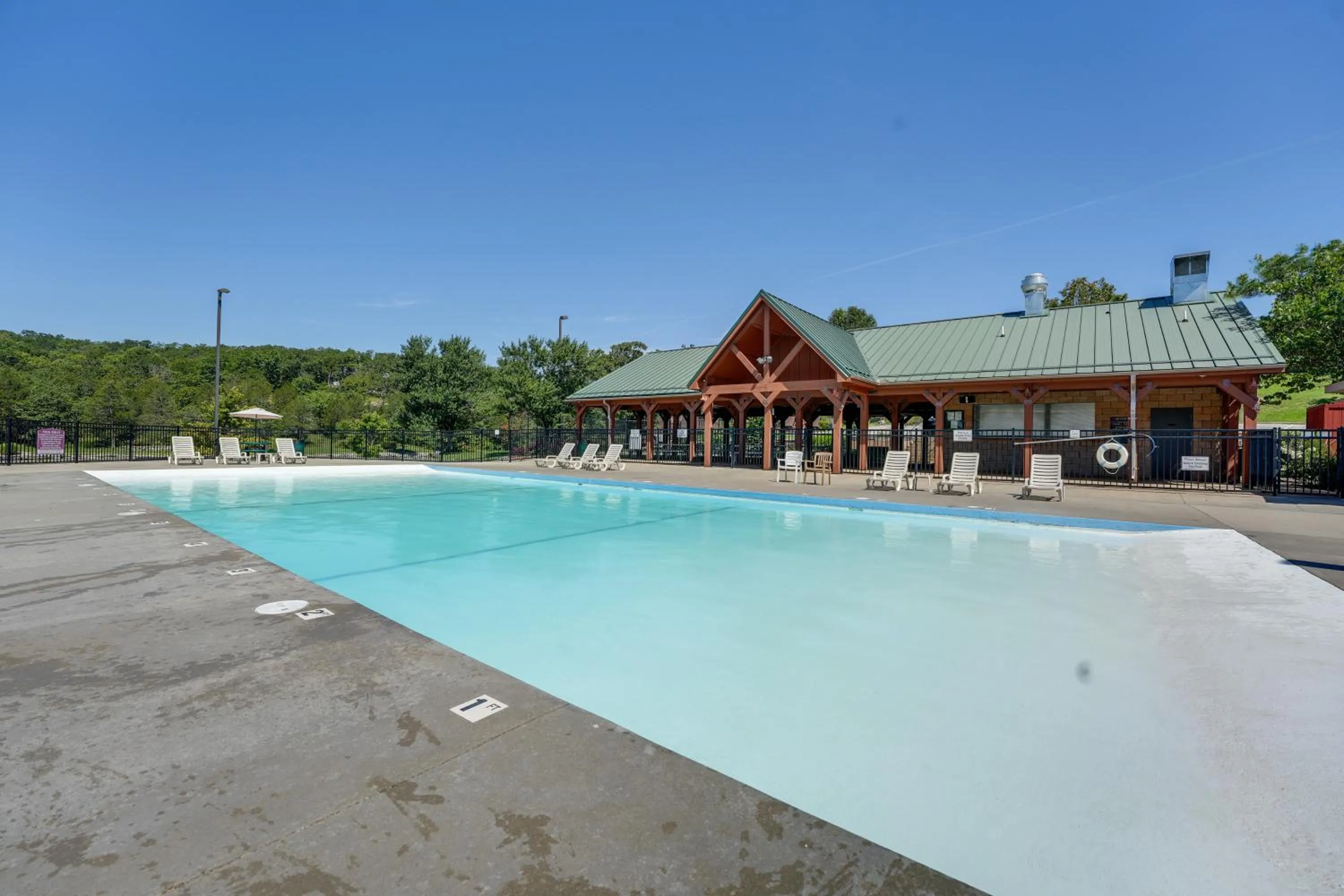 Relax Fireside Getaway 2 Mi to Silver Dollar City