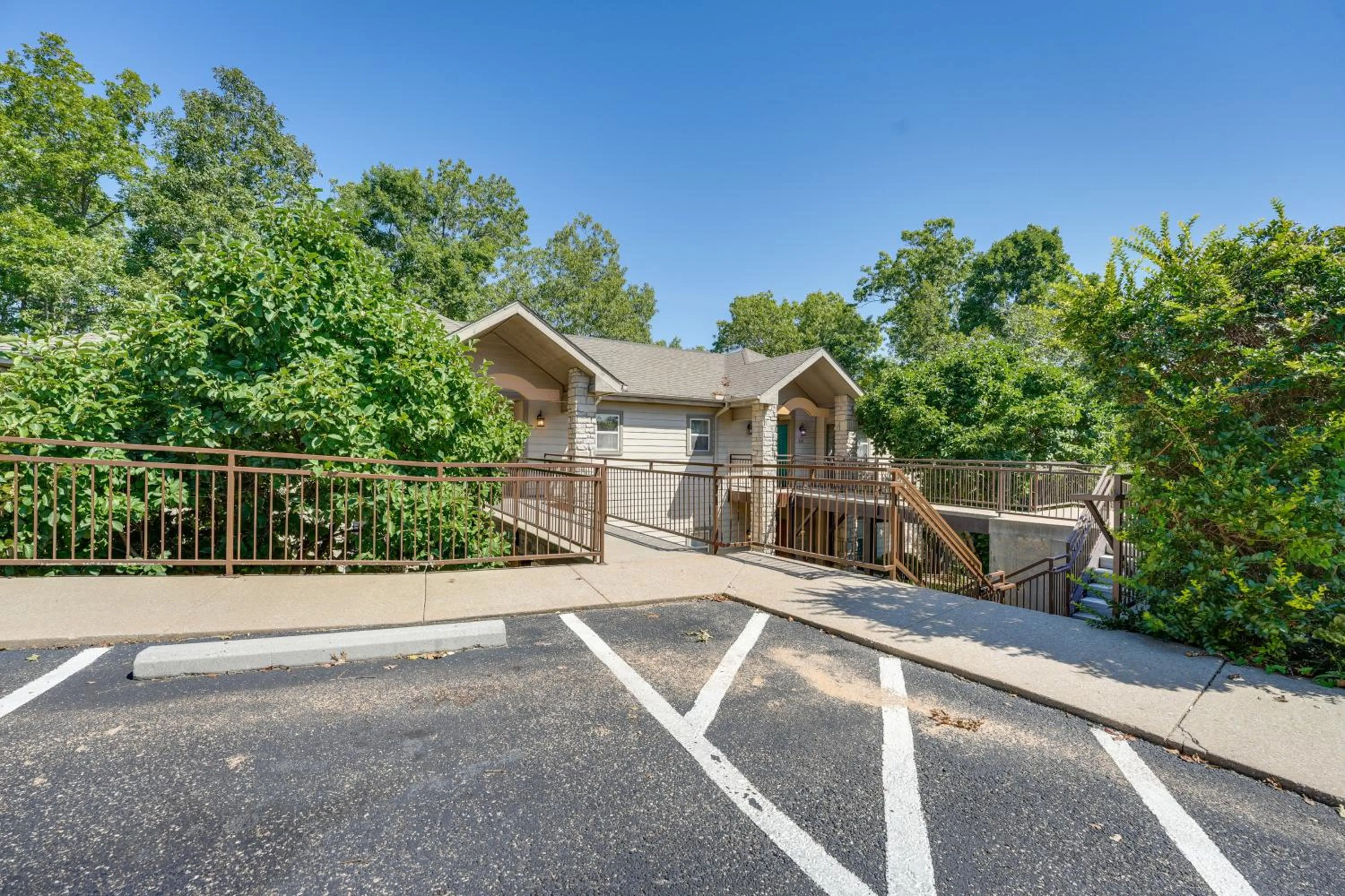 Relax Fireside Getaway 2 Mi to Silver Dollar City