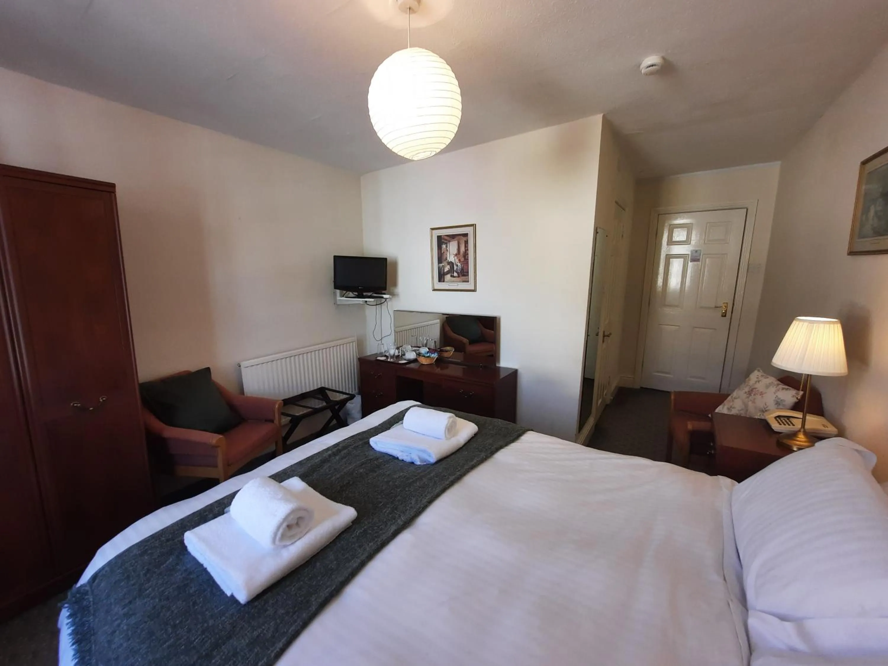 Bedroom, Bed in Lion Hotel Dulverton