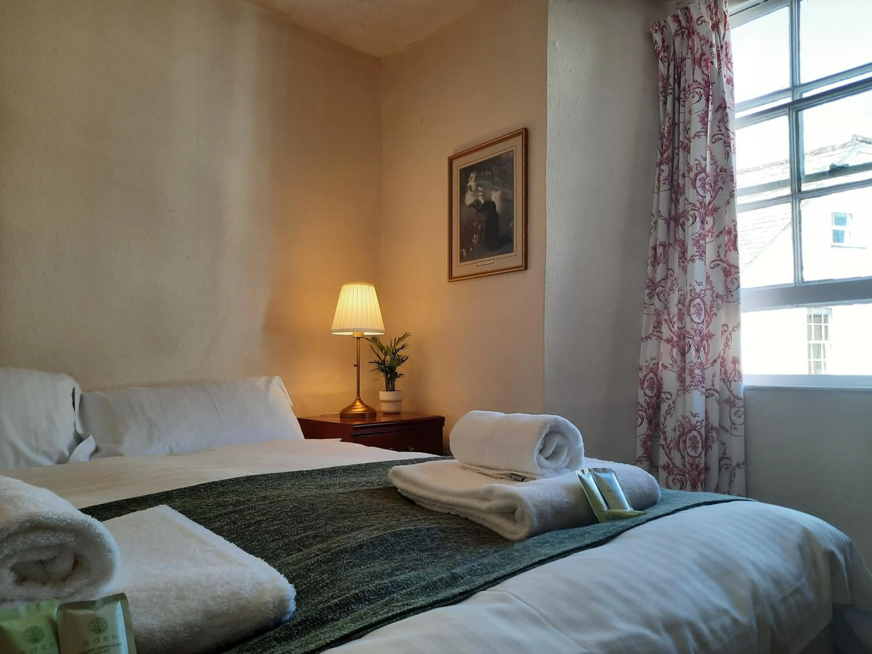 Bedroom, Bed in Lion Hotel Dulverton