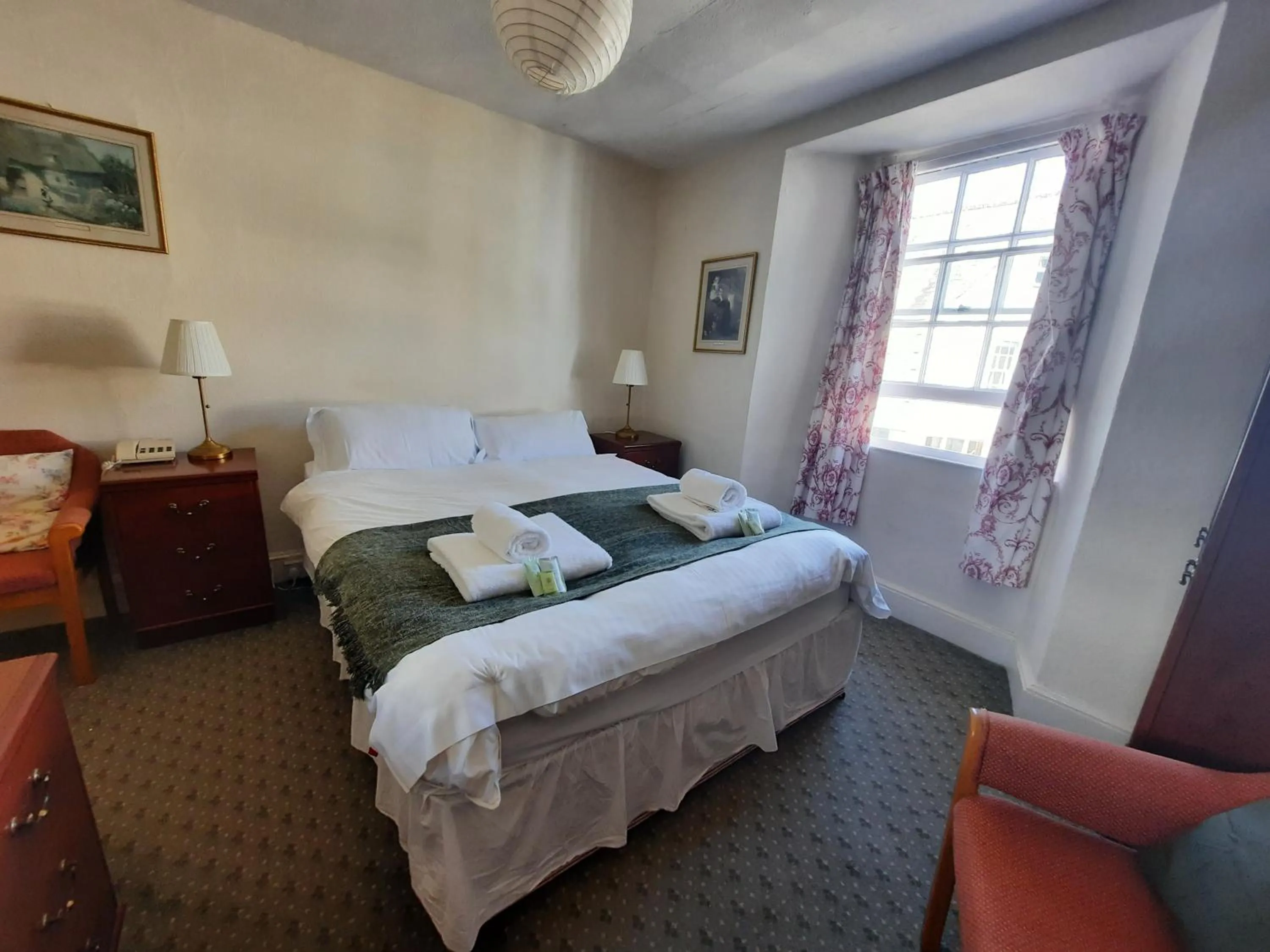 Bedroom, Bed in Lion Hotel Dulverton