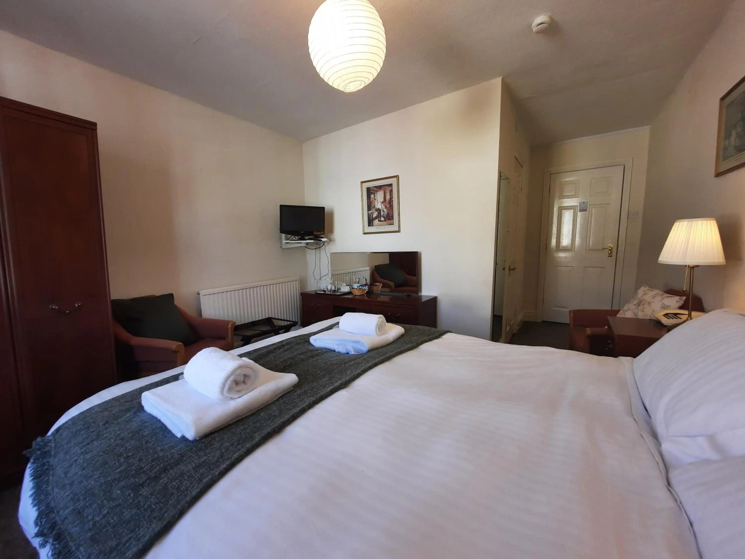 Bedroom, Bed in Lion Hotel Dulverton