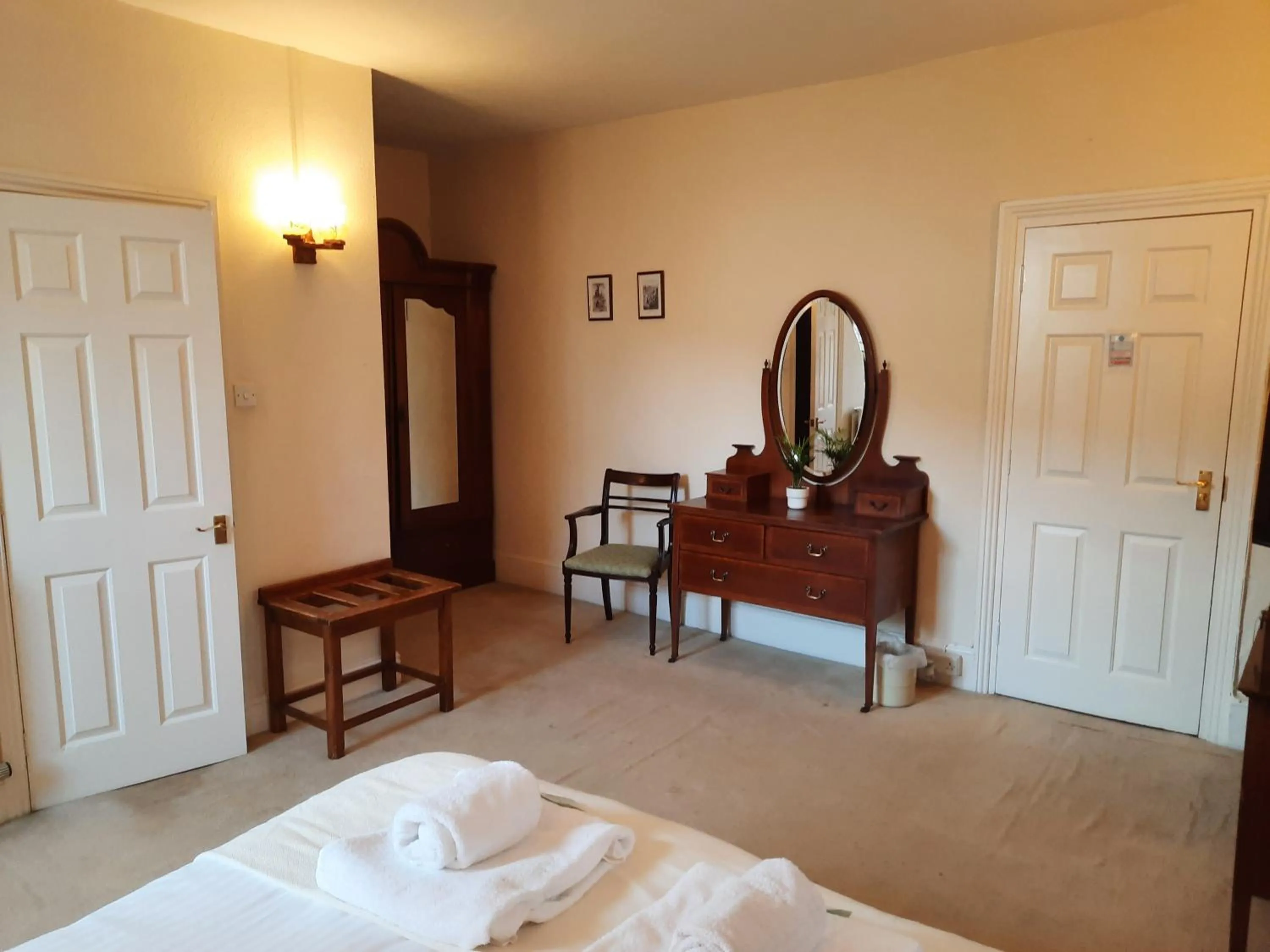 Photo of the whole room, Bed in Lion Hotel Dulverton