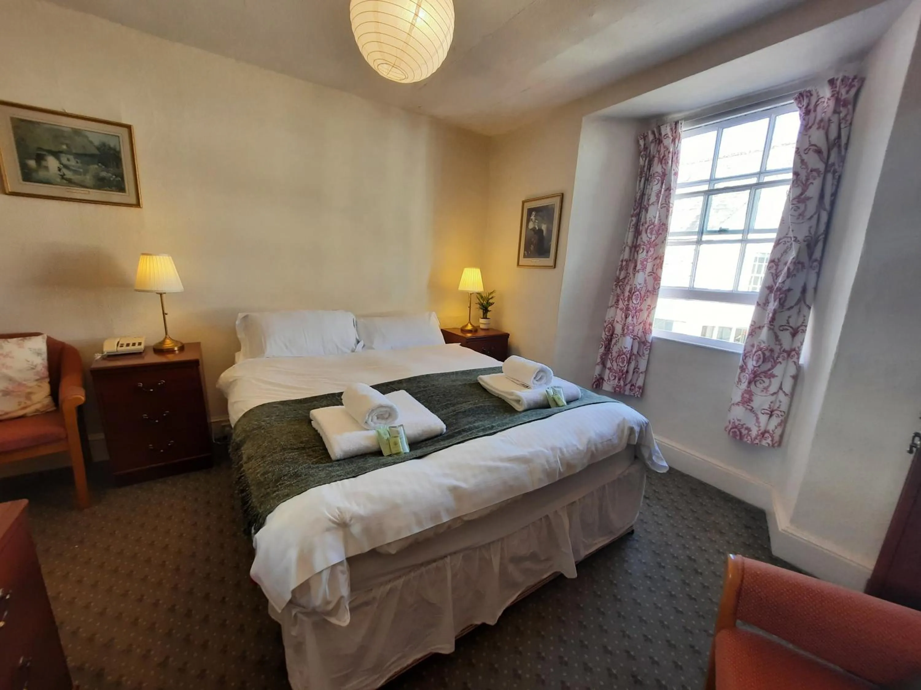 Bedroom, Bed in Lion Hotel Dulverton
