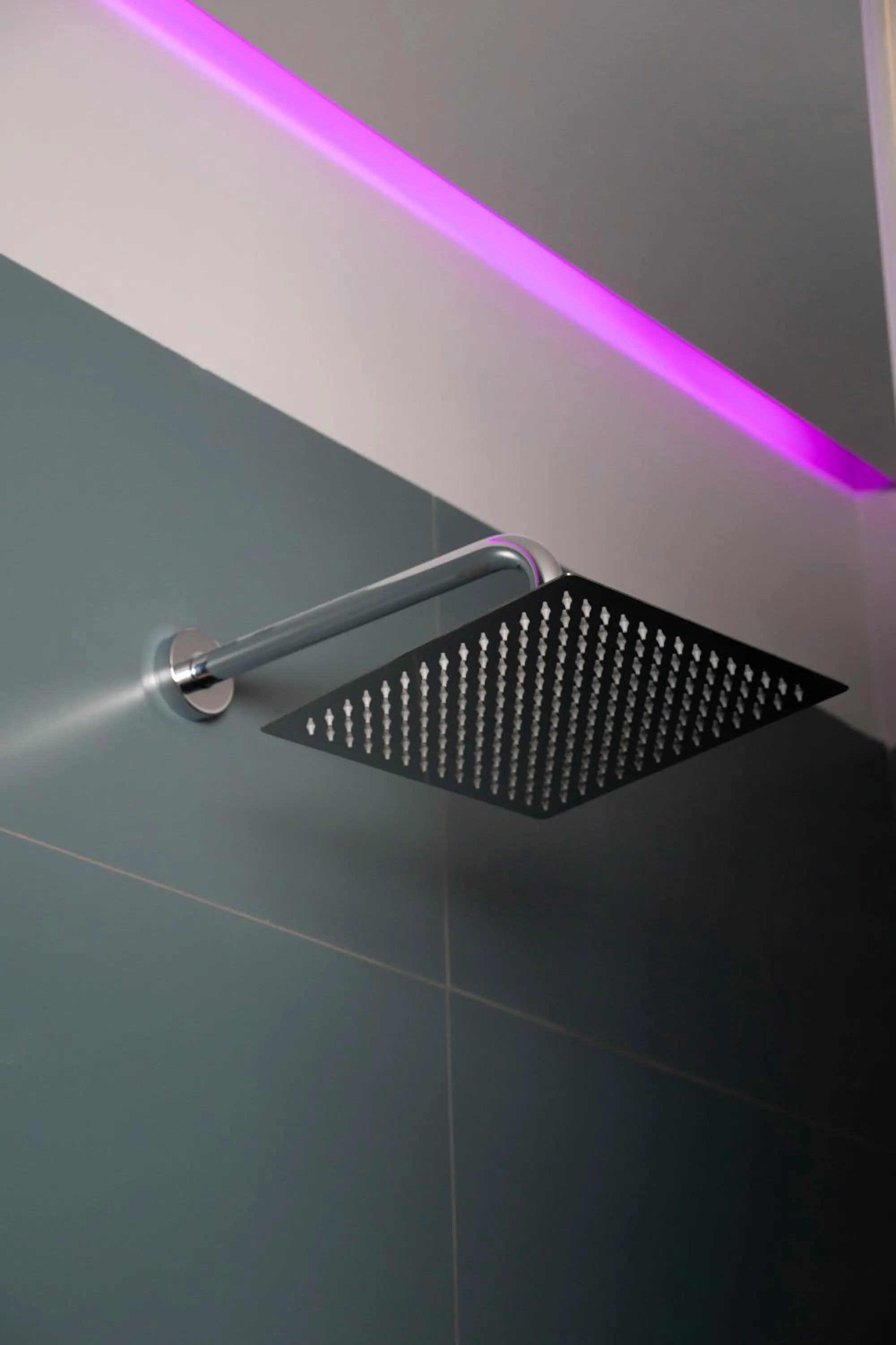 Shower in Rettifilo 311