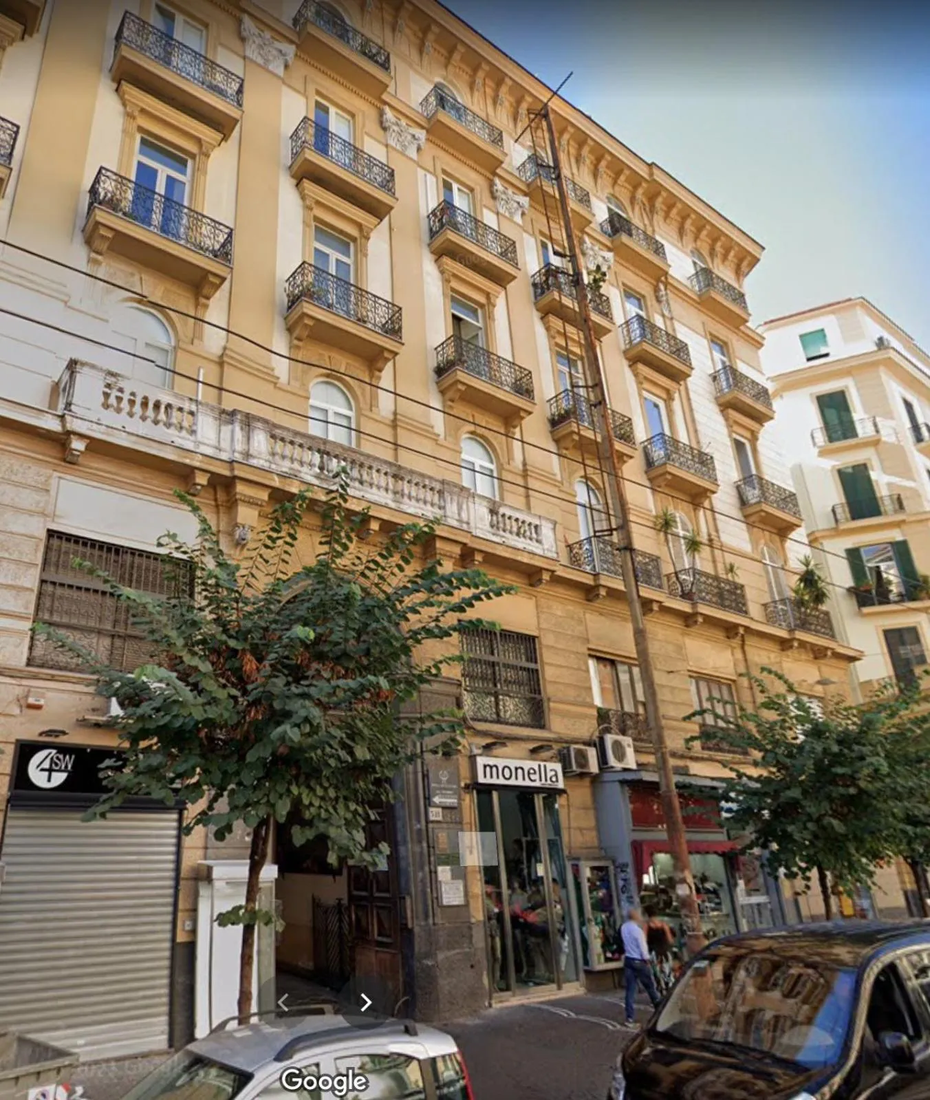 Property building in Rettifilo 311