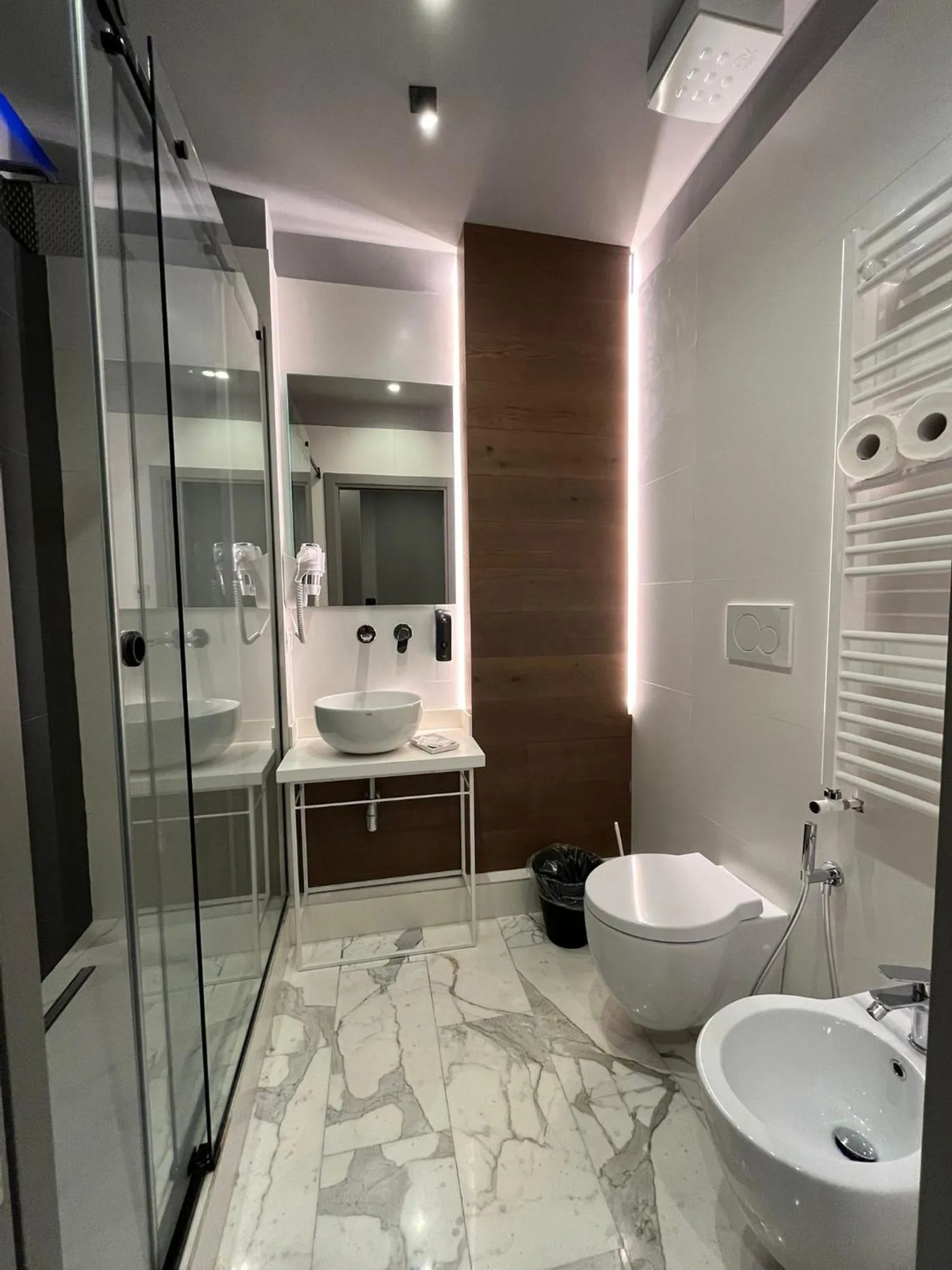 Shower in Rettifilo 311