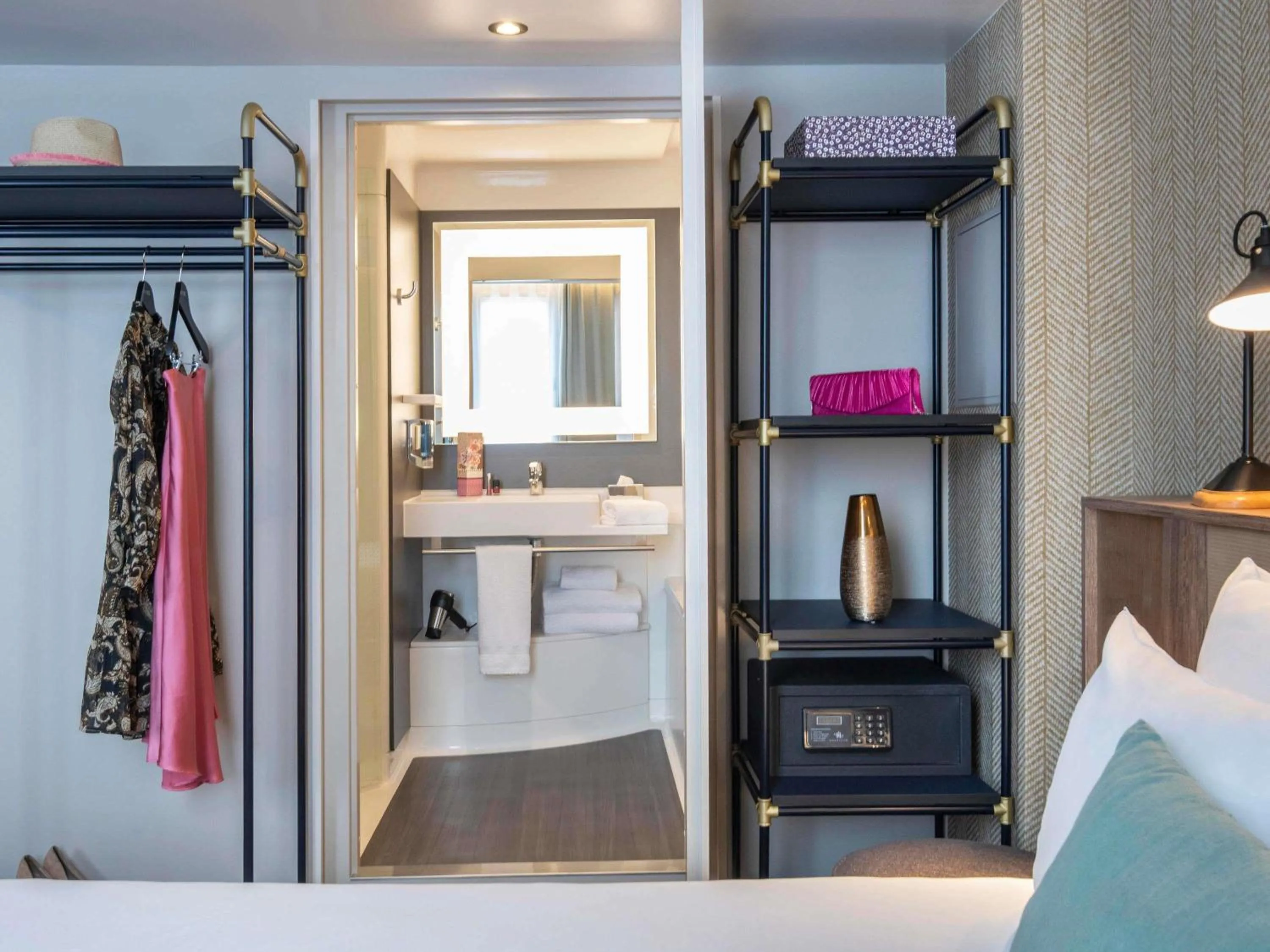 Bedroom, Bed in Novotel Suites Nice Airport