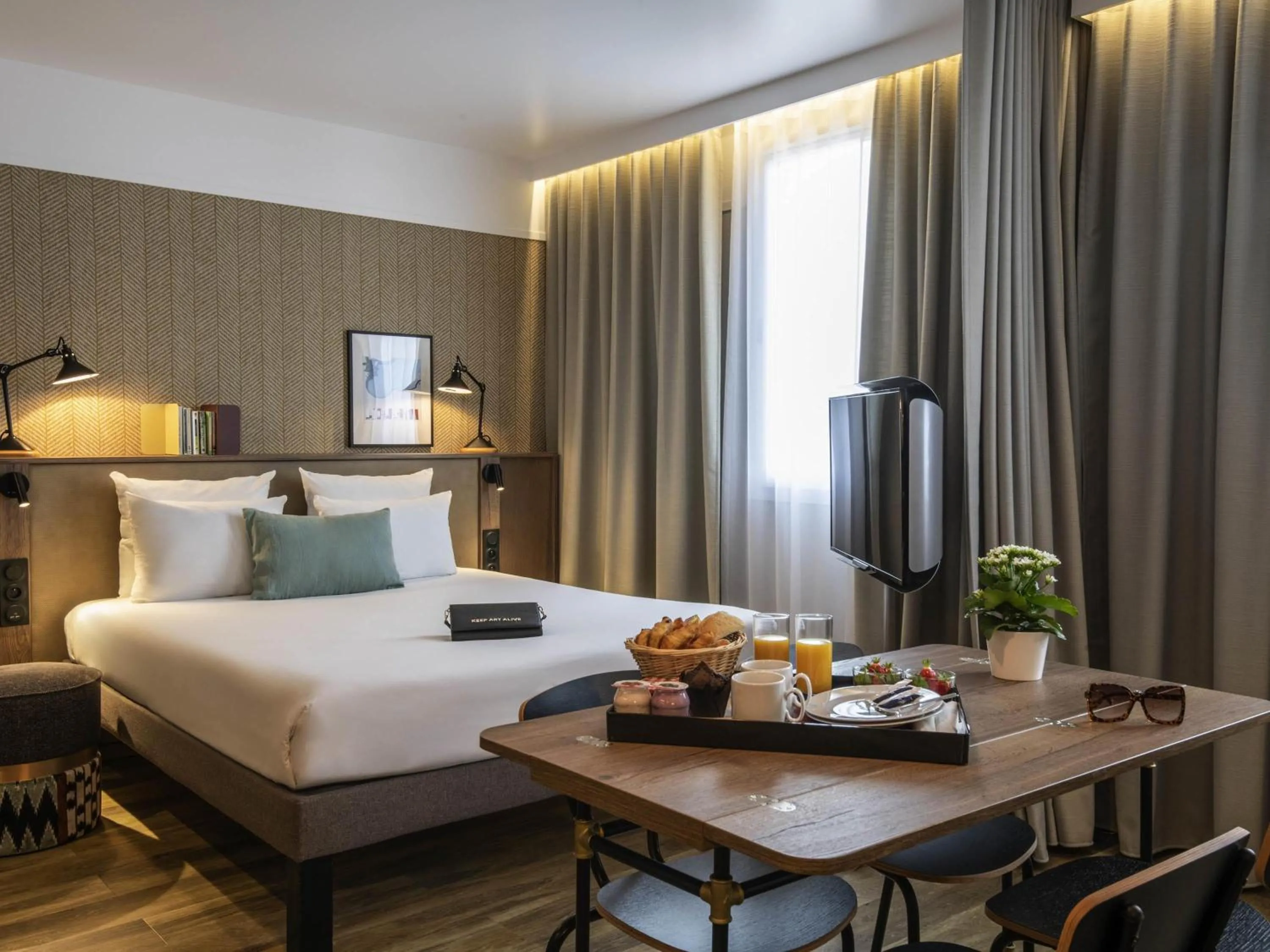 Bedroom, Bed in Novotel Suites Nice Airport