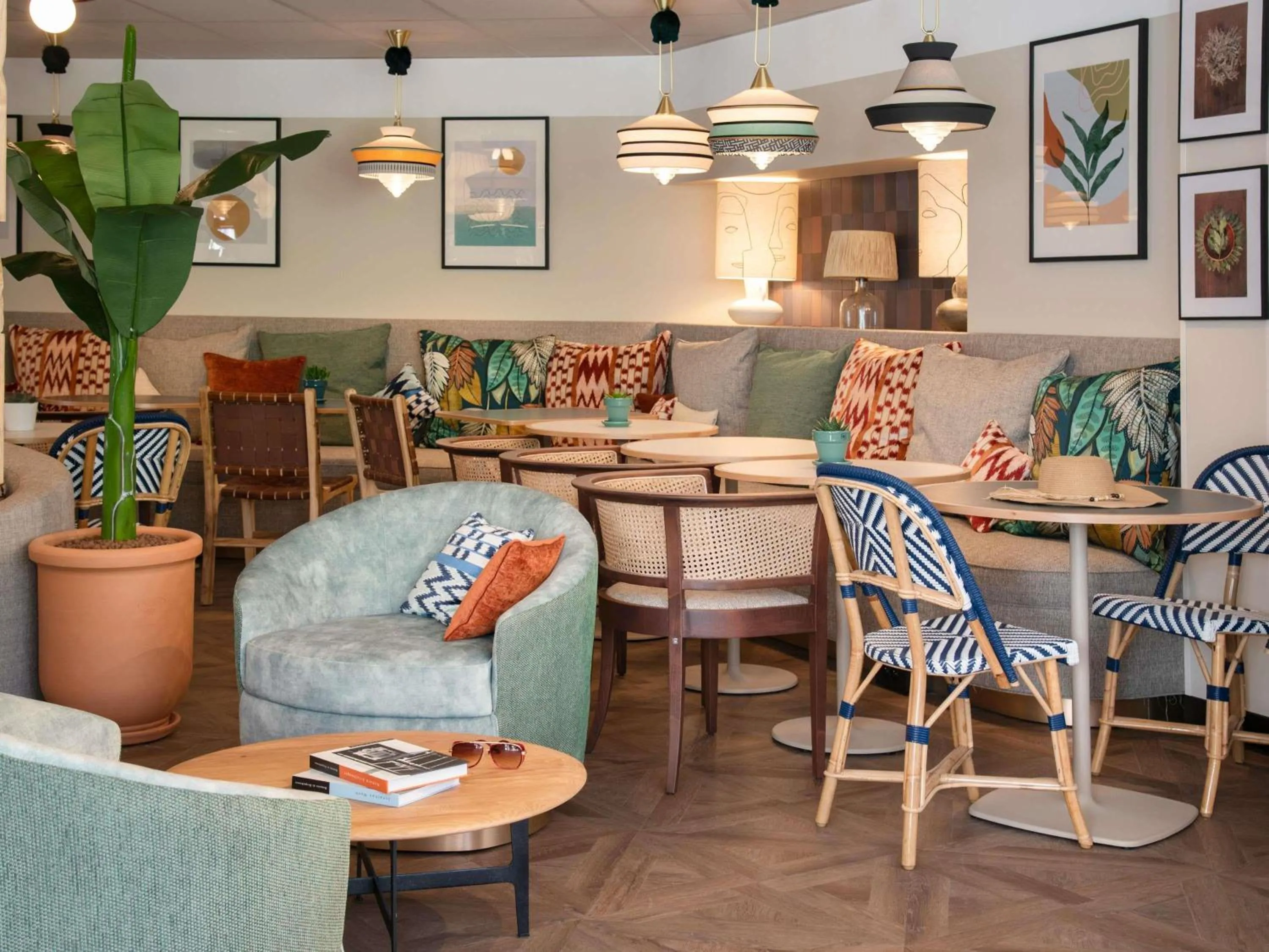 Lounge or bar in Novotel Suites Nice Airport