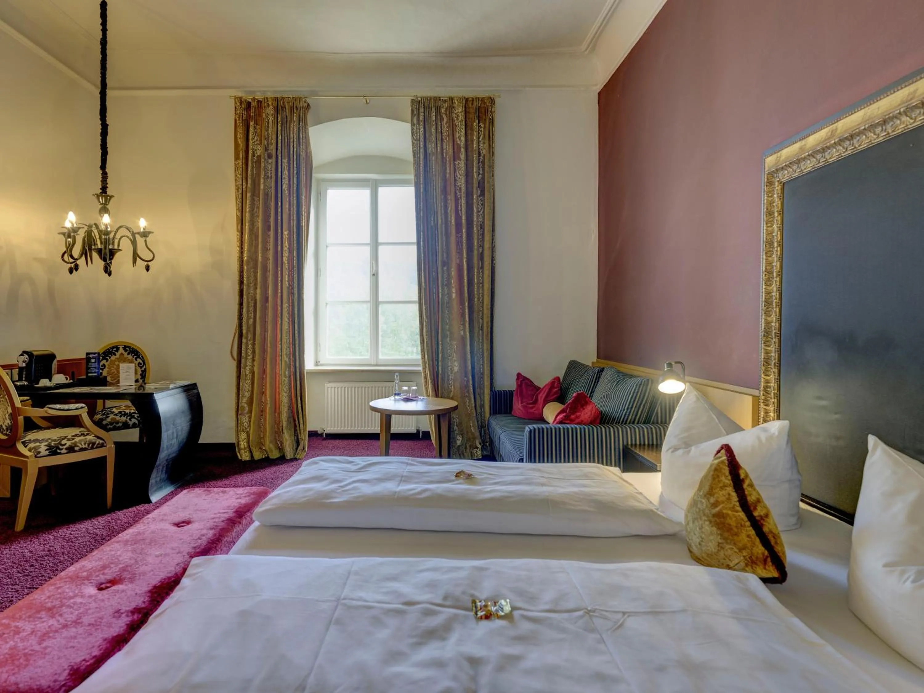 Bed in Klostergasthof Raitenhaslach