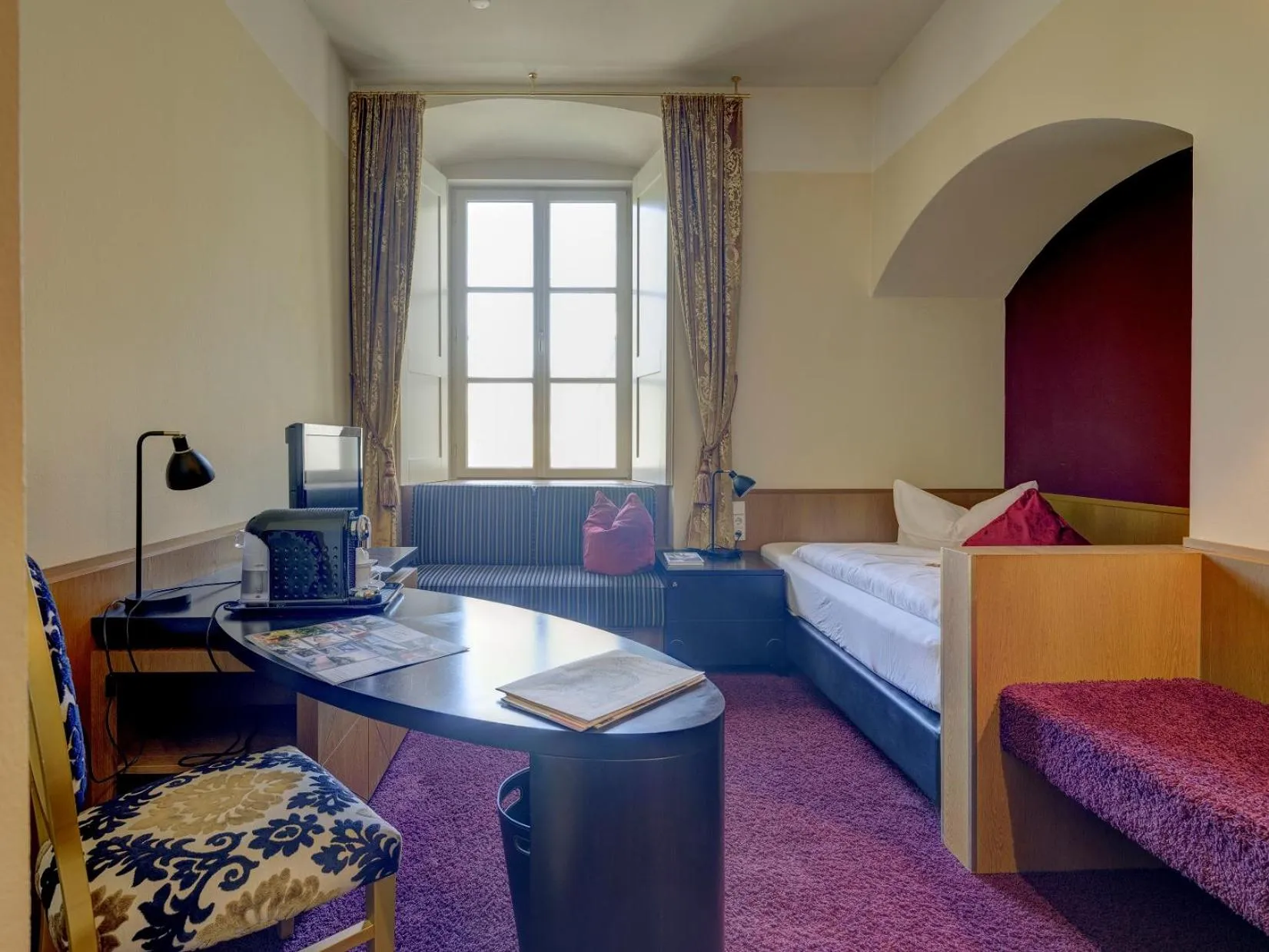 Bed in Klostergasthof Raitenhaslach