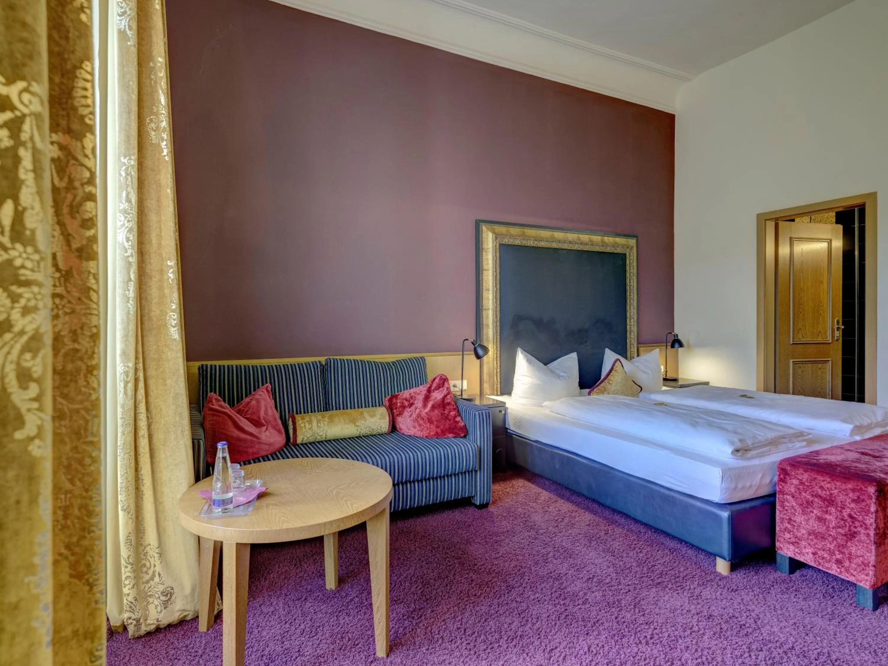 Bed in Klostergasthof Raitenhaslach